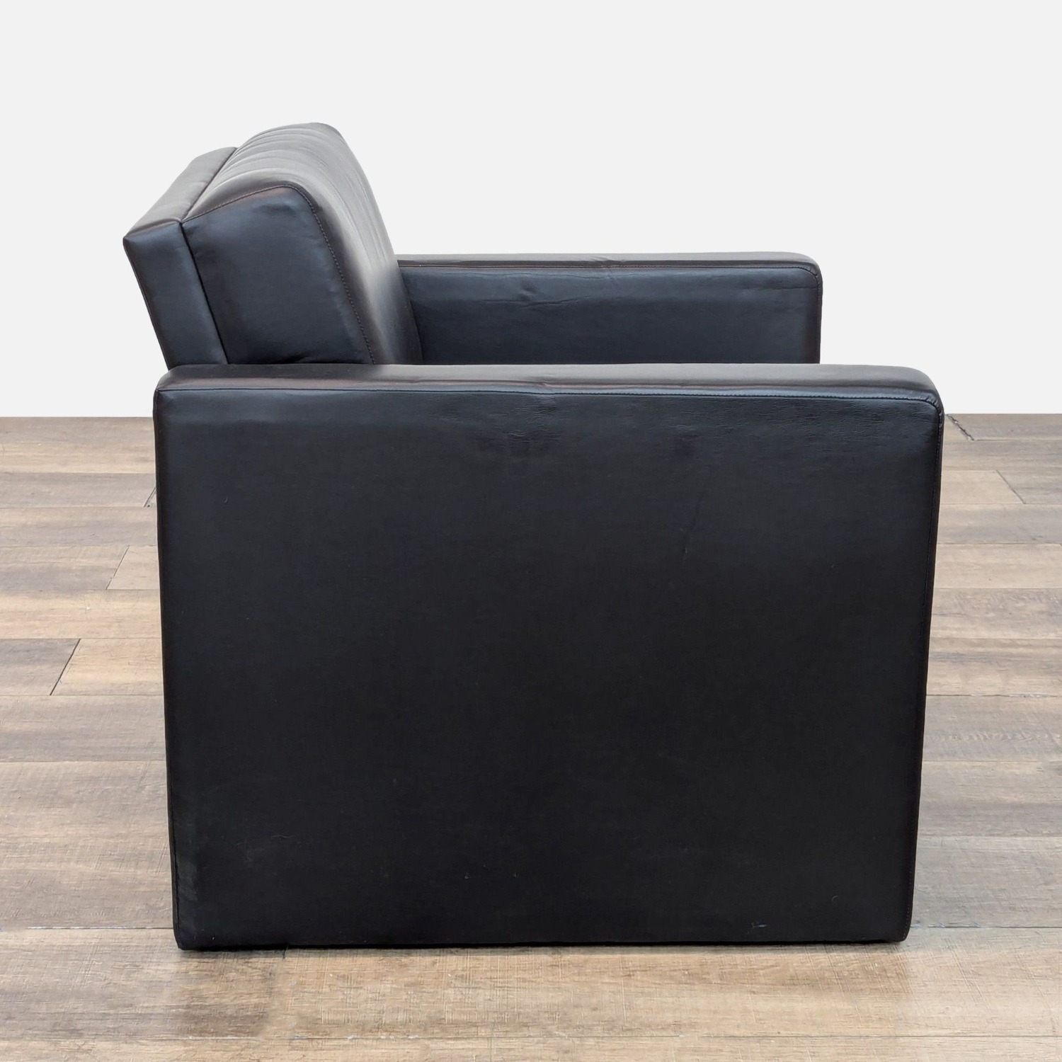 Pennant Faux Leather Modern Lounge Chair - image-2