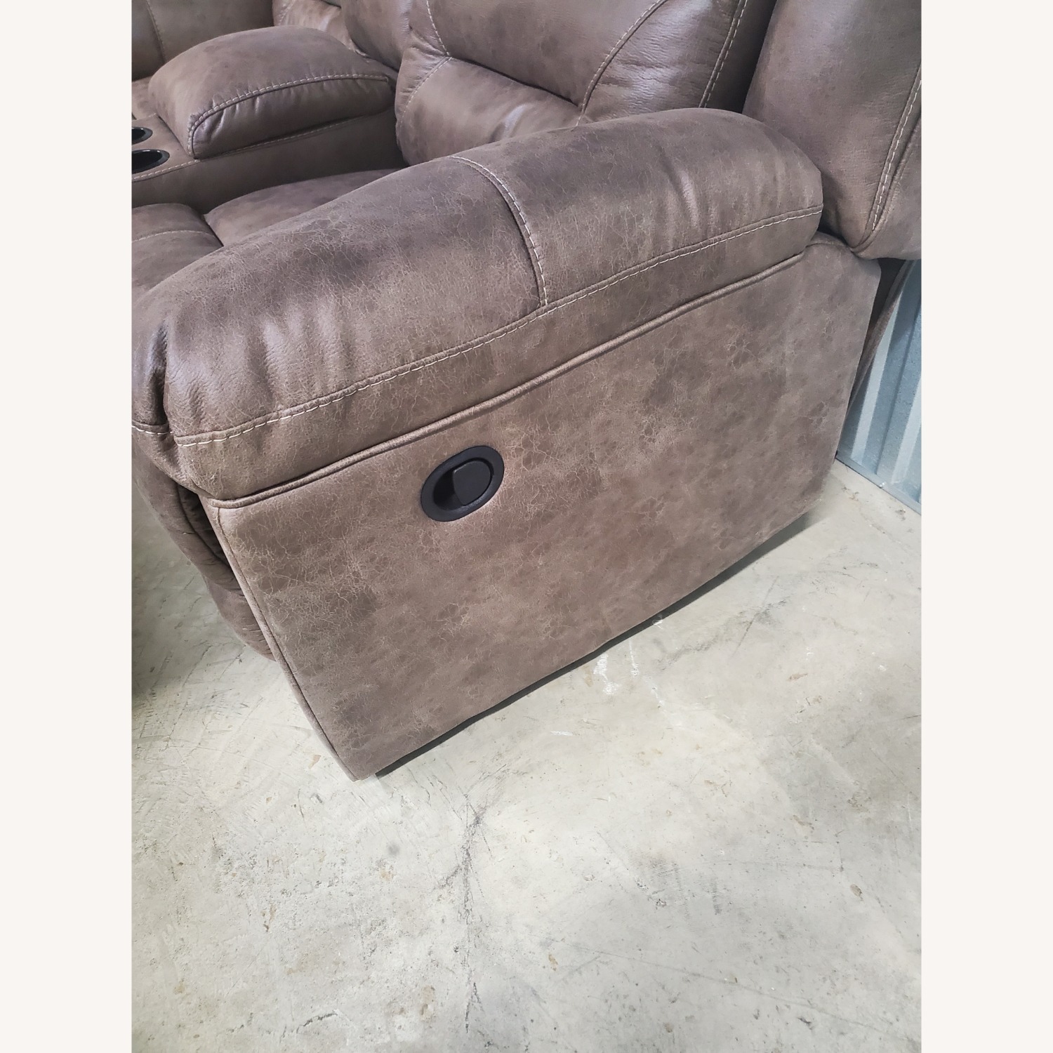 Stoneland Manual Reclining Loveseat with Console - image-4