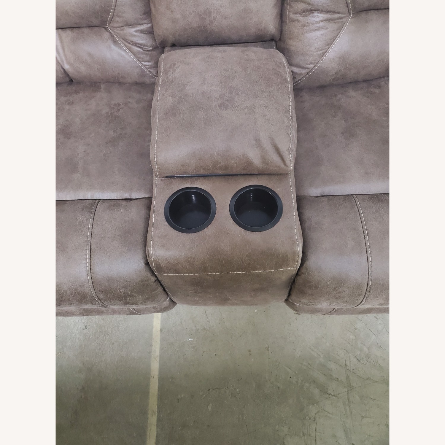 Stoneland Manual Reclining Loveseat with Console - image-3
