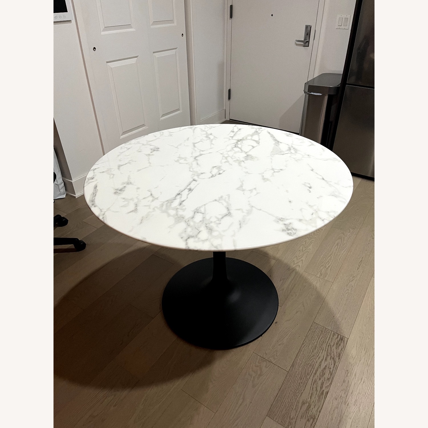 Modway Lippa Mid-Century Modern 40" Round Artificial Marble Dining Table  - image-2