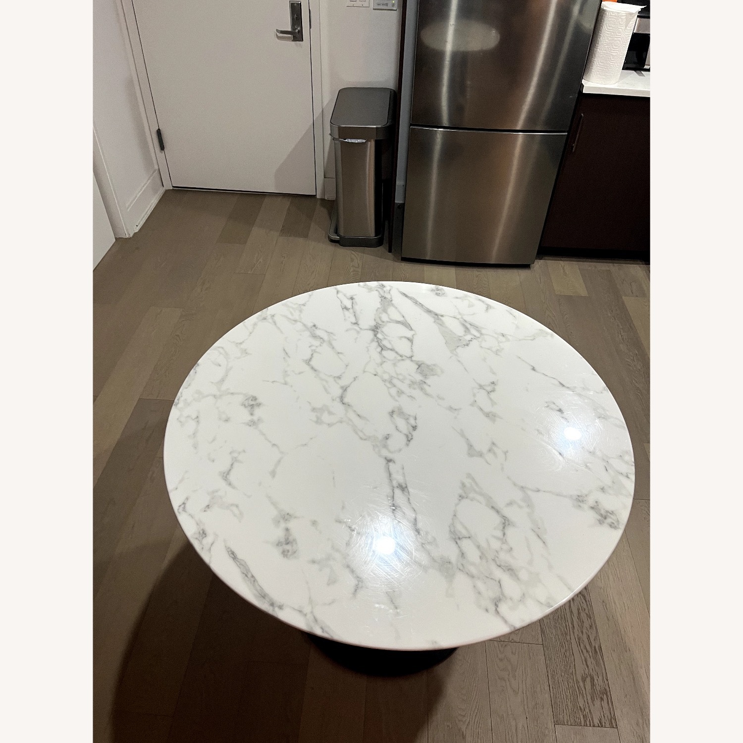 Modway Lippa Mid-Century Modern 40" Round Artificial Marble Dining Table  - image-3