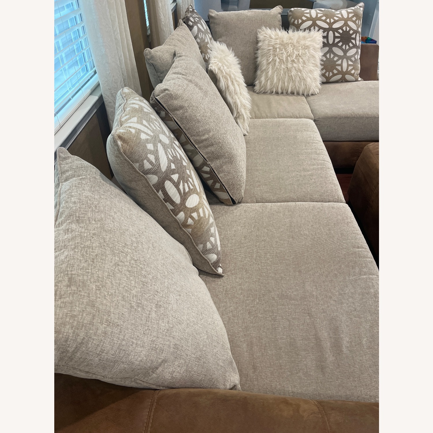 Slimline Sectional & Matching Ottoman /Table - image-5