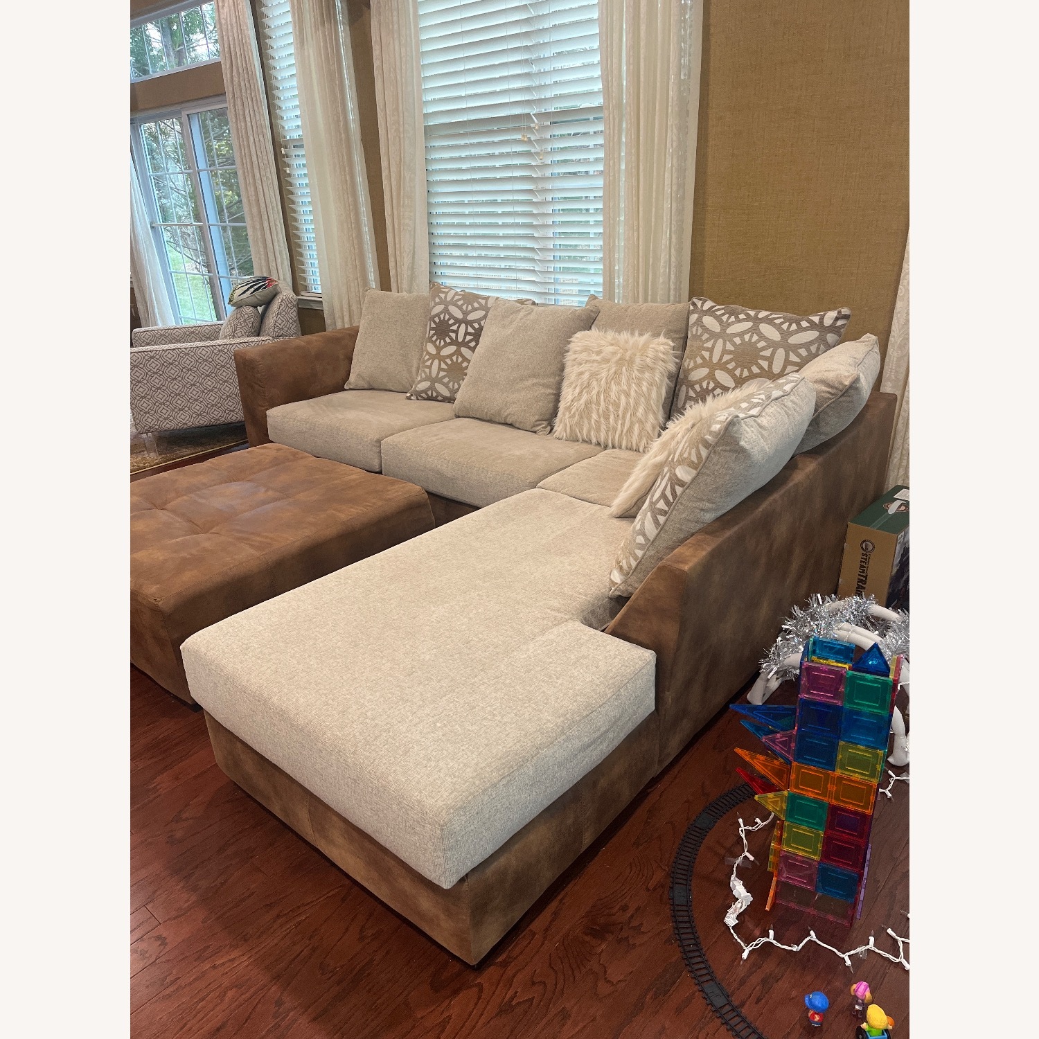 Slimline Sectional & Matching Ottoman /Table - image-2