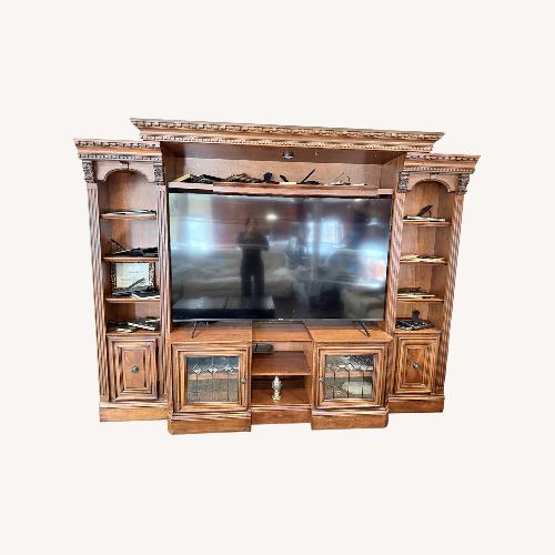 Used 9’ x 7’ Wall Unit for sale on AptDeco