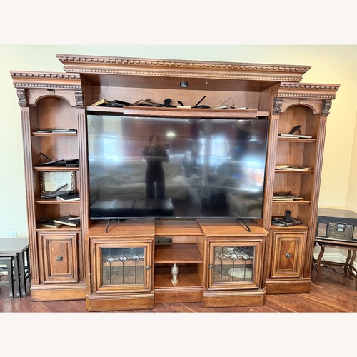 Used 9’ x 7’ Wall Unit for sale on AptDeco