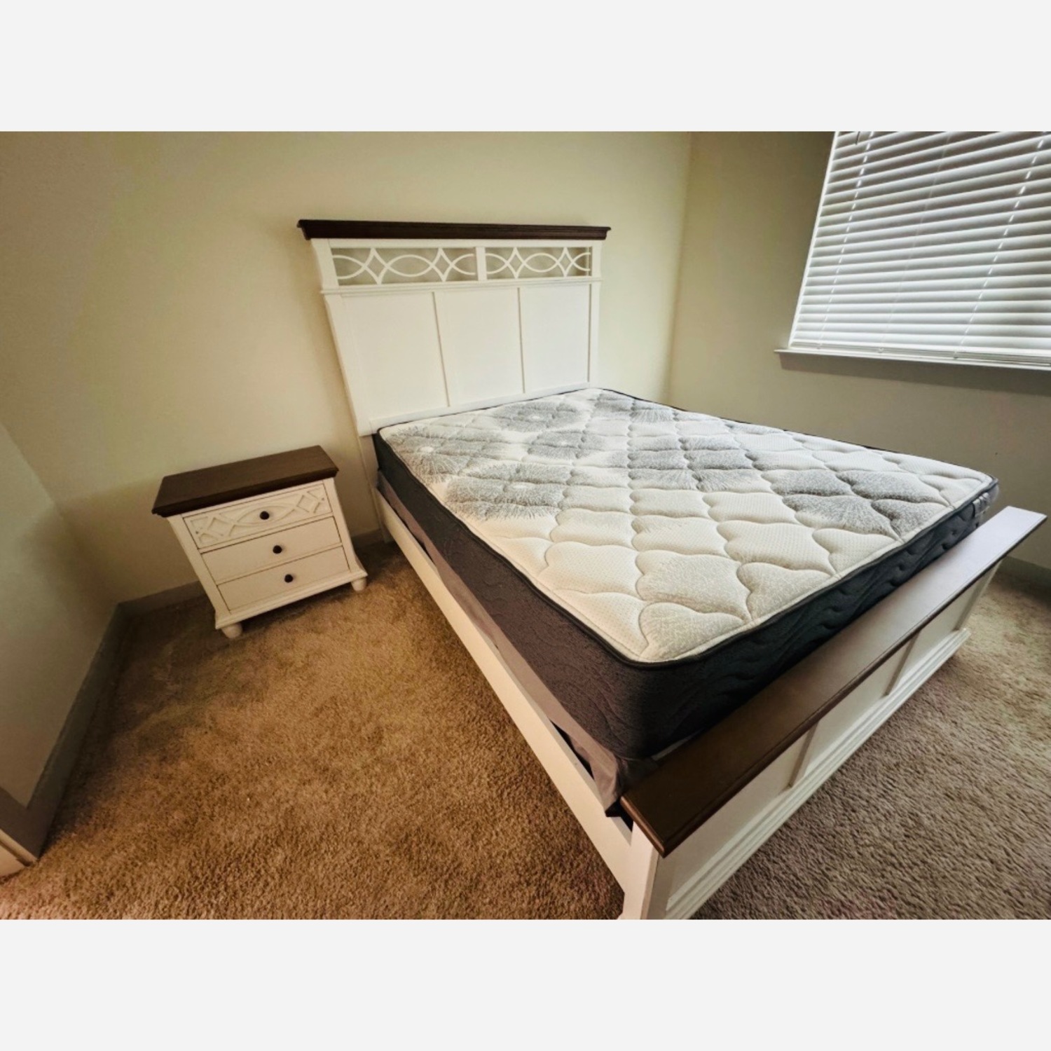 Queen Size Bed  - image-1