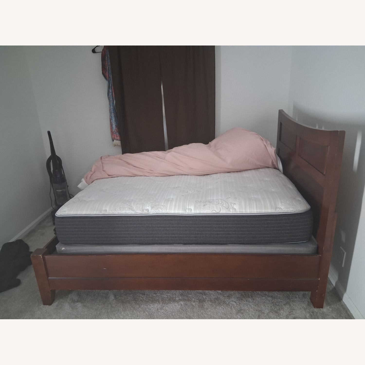 Standard Furniture Dark Brown Wood Full Bed - image-2