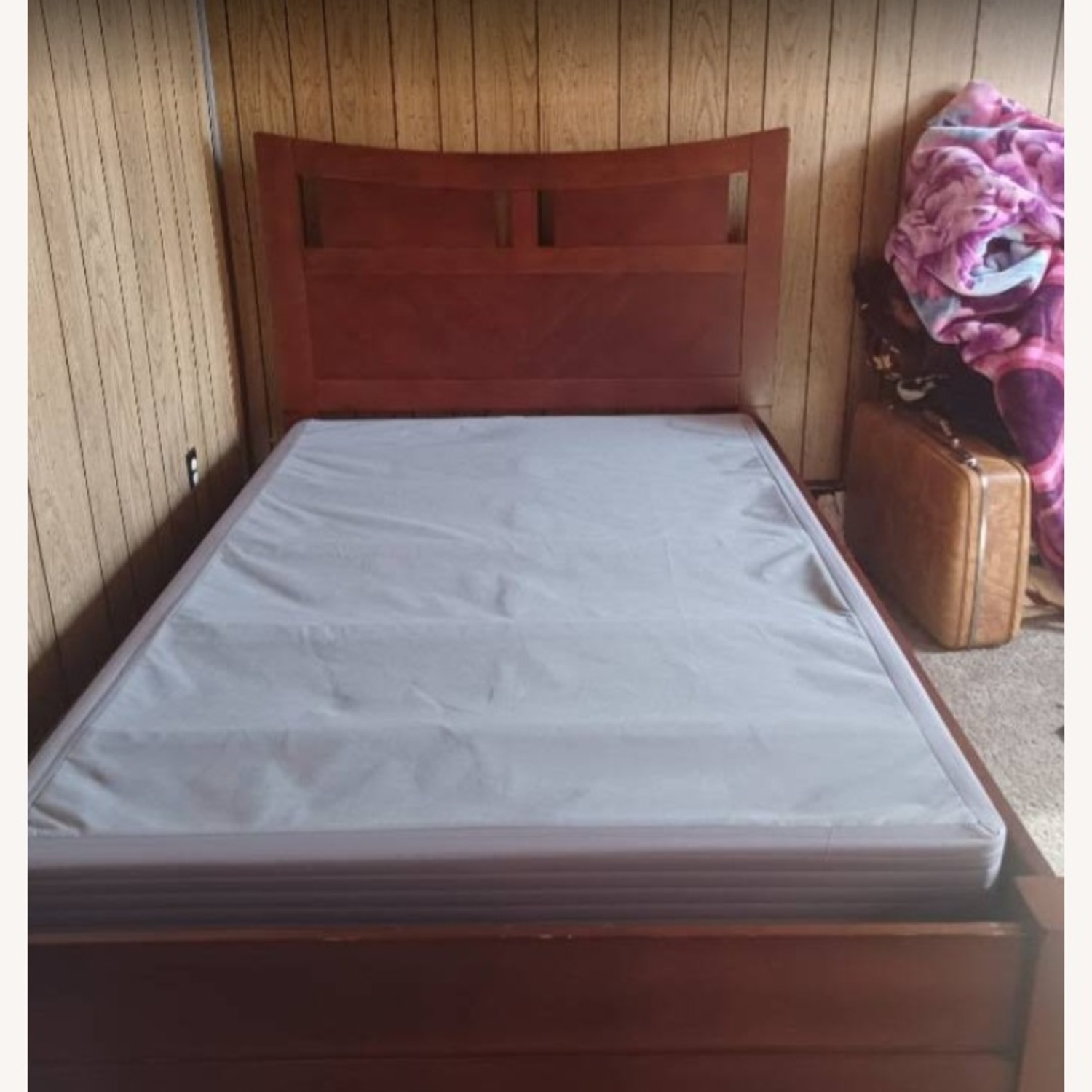 Standard Furniture Dark Brown Wood Full Bed - image-9