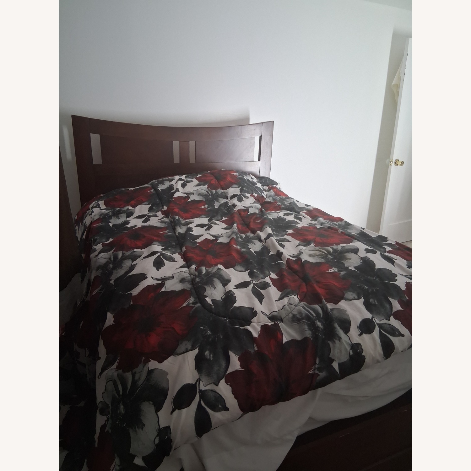 Standard Furniture Dark Brown Wood Full Bed - image-5