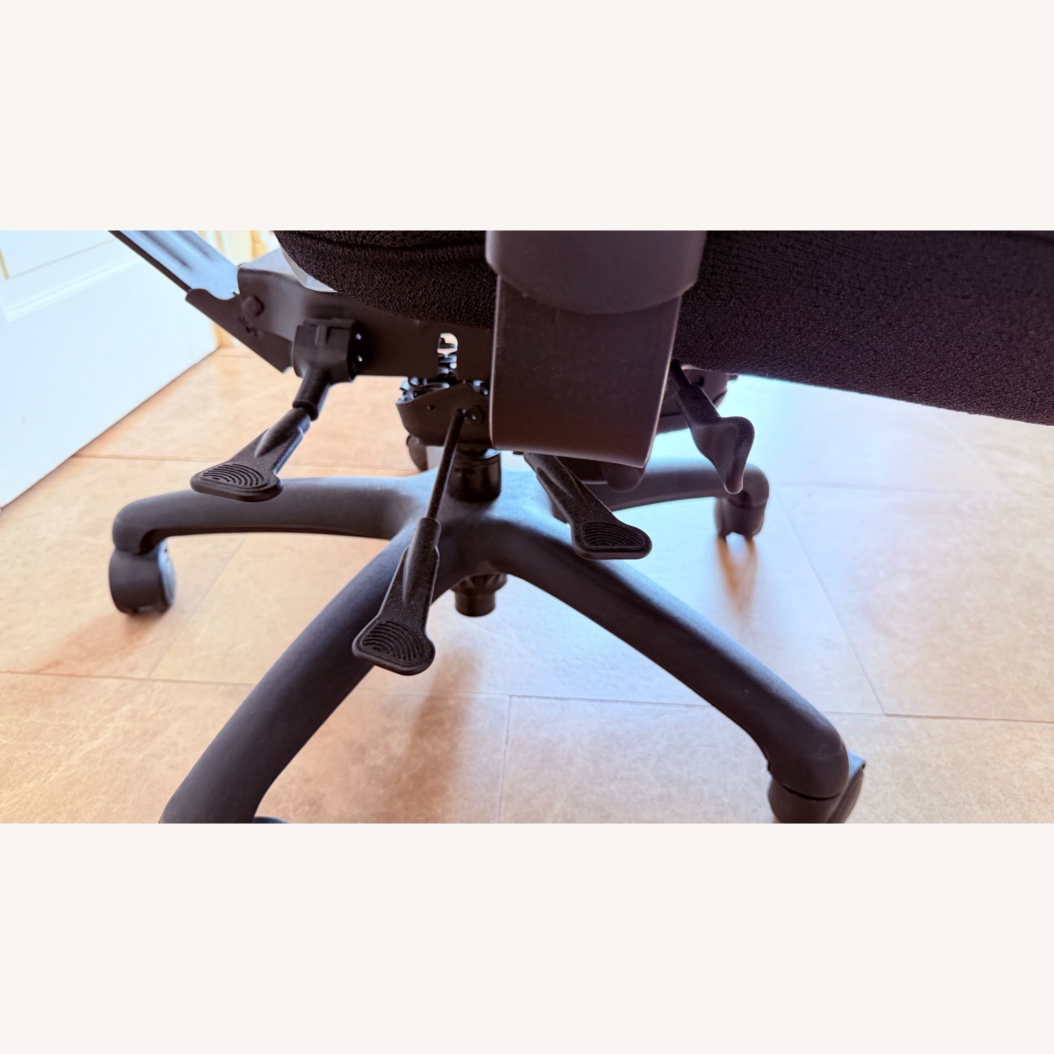 Lifeform Ergonomic Office Chair - Extra Wide Seat - image-9