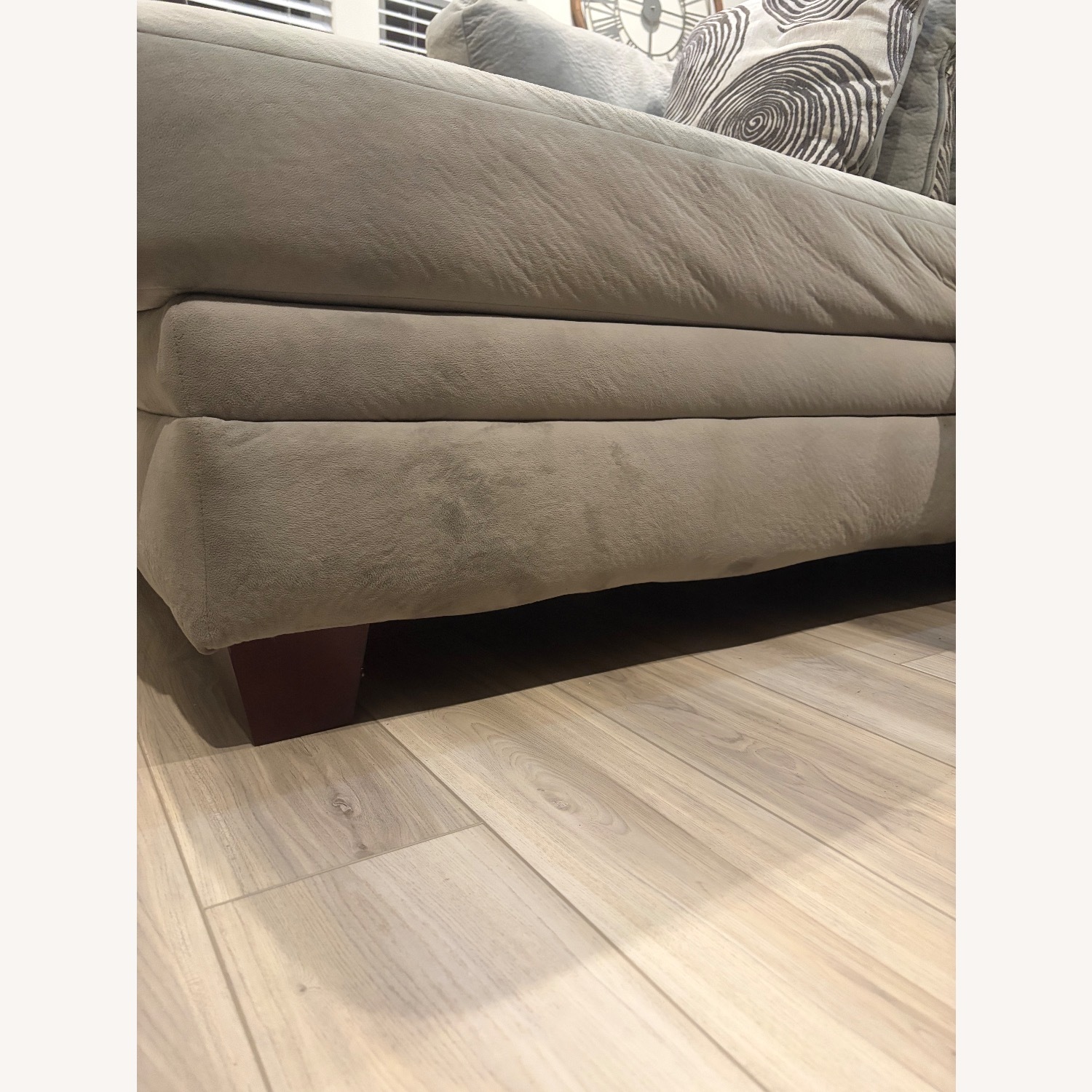 Super Large Super comfortable & Sturdy Sofa - image-9