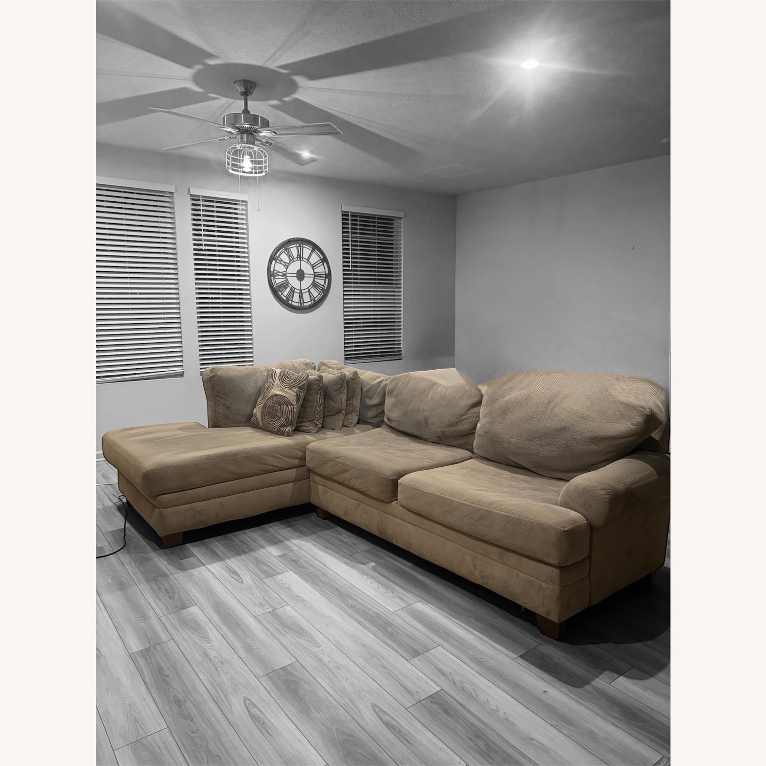 Super Large Super comfortable & Sturdy Sofa - image-2