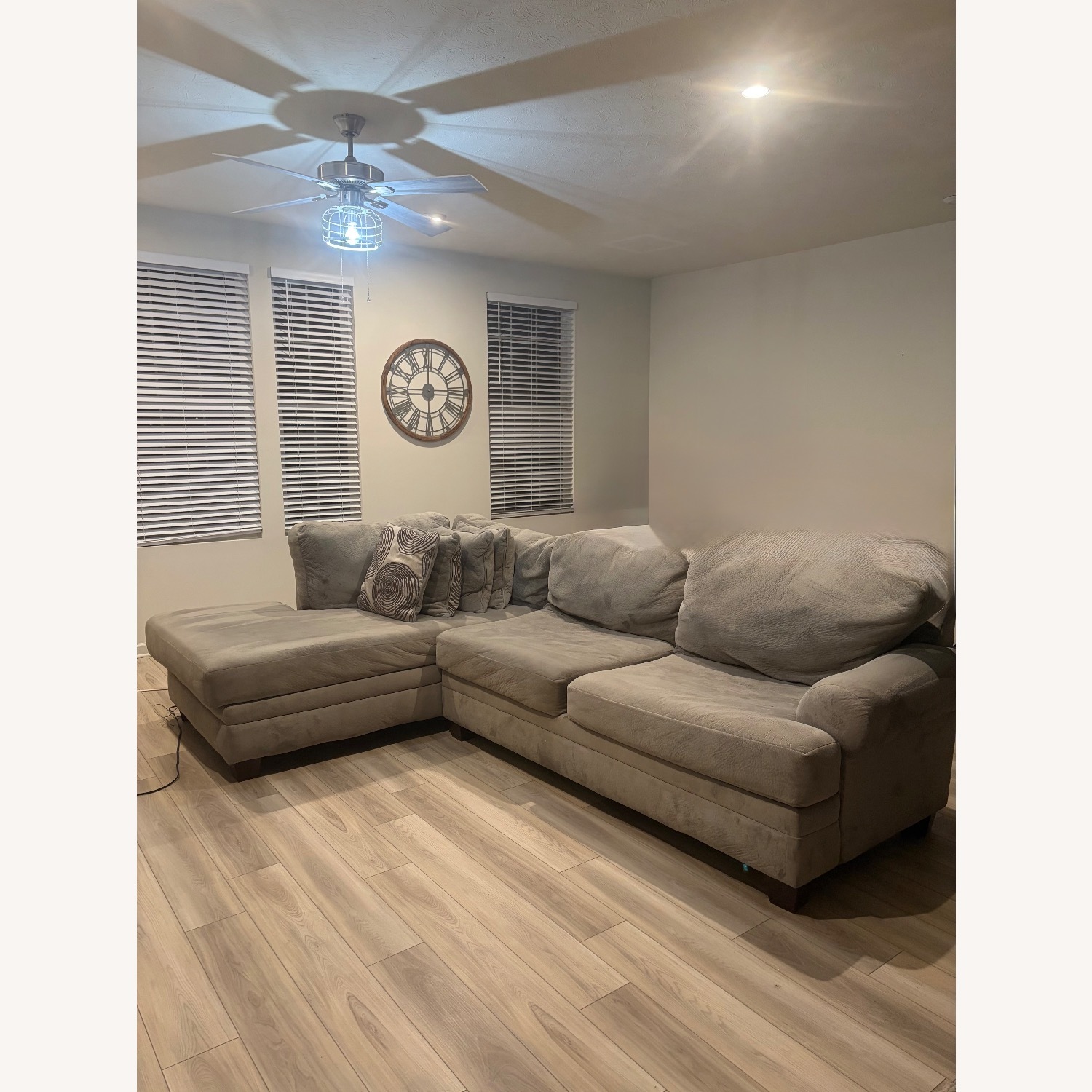 Super Large Super comfortable & Sturdy Sofa - image-10