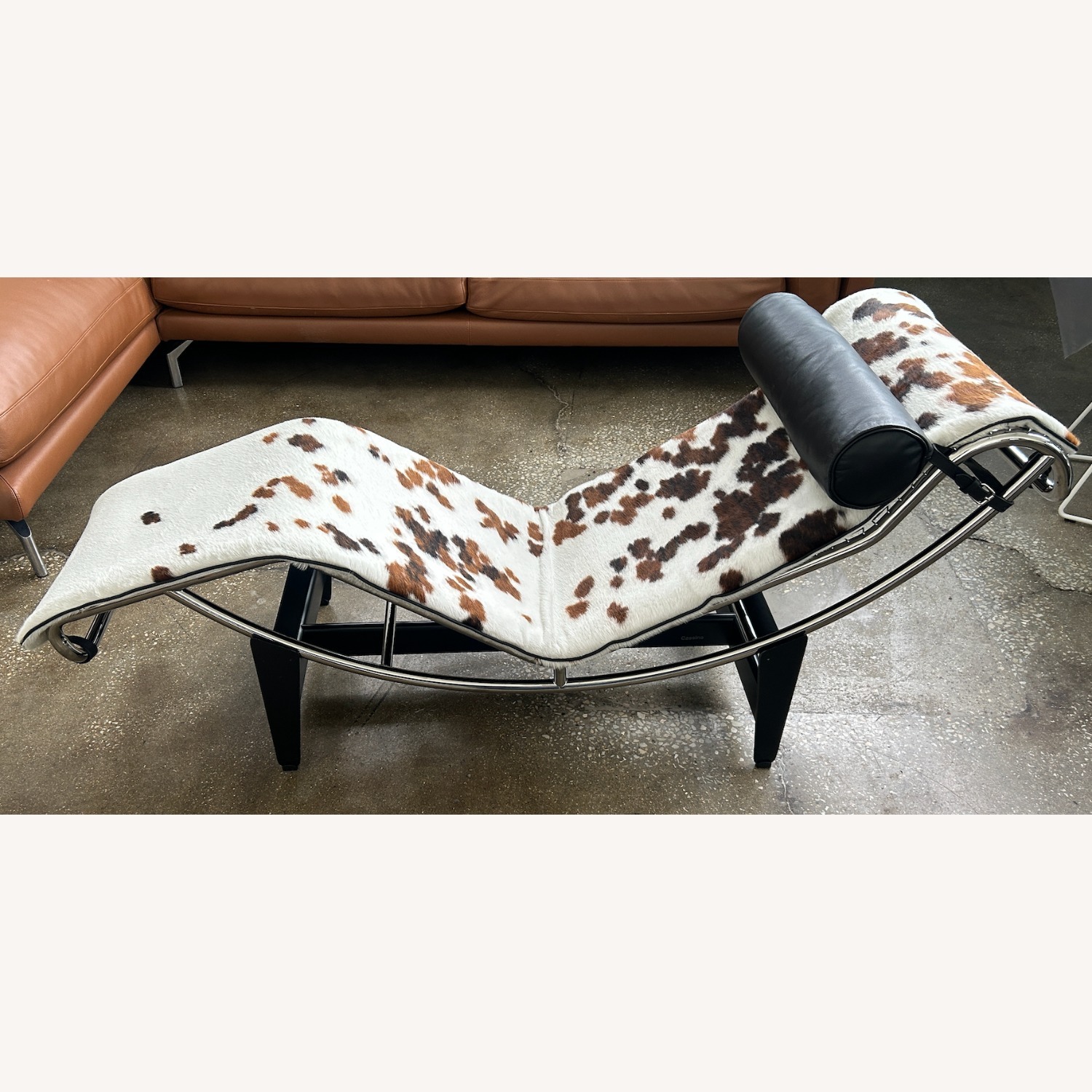 Cassina LC4 Chaise Lounge - image-2