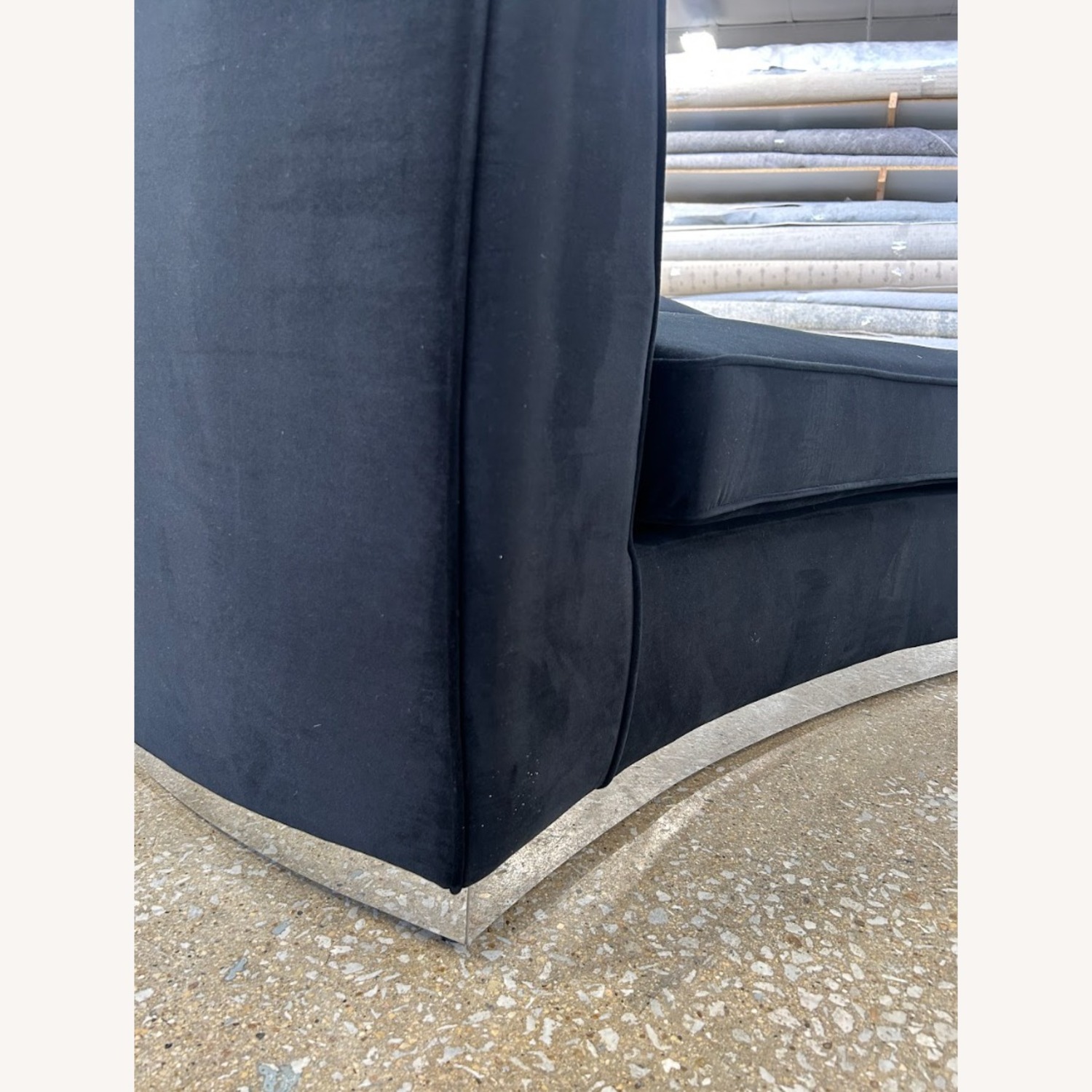 Meridian Julian Contemporary Velvet Chaise - image-3