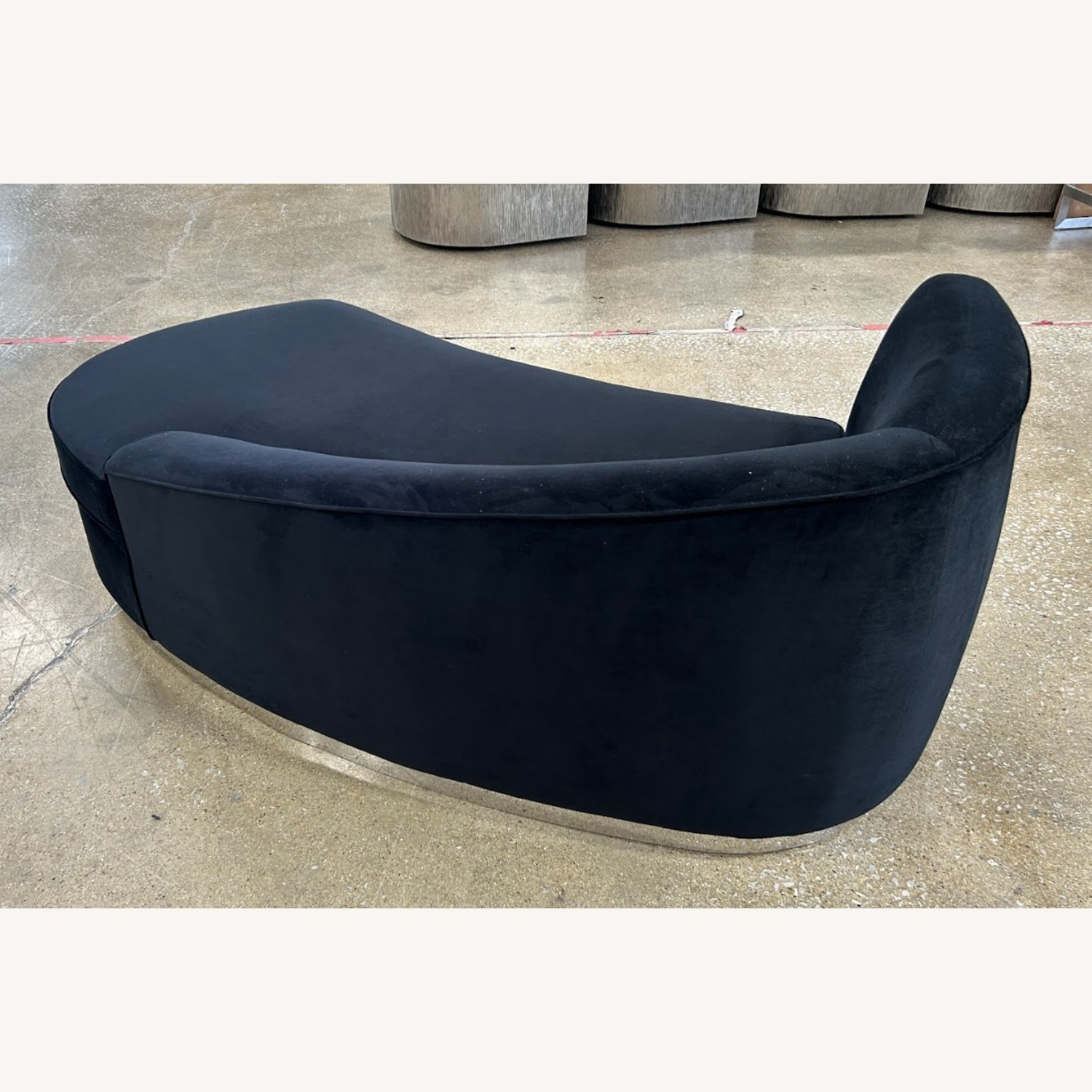 Meridian Julian Contemporary Velvet Chaise - image-2