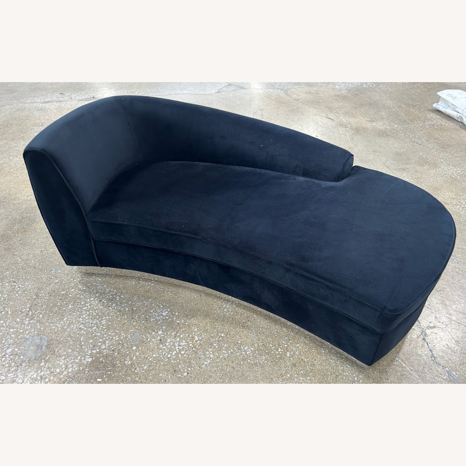 Meridian Julian Contemporary Velvet Chaise - image-1