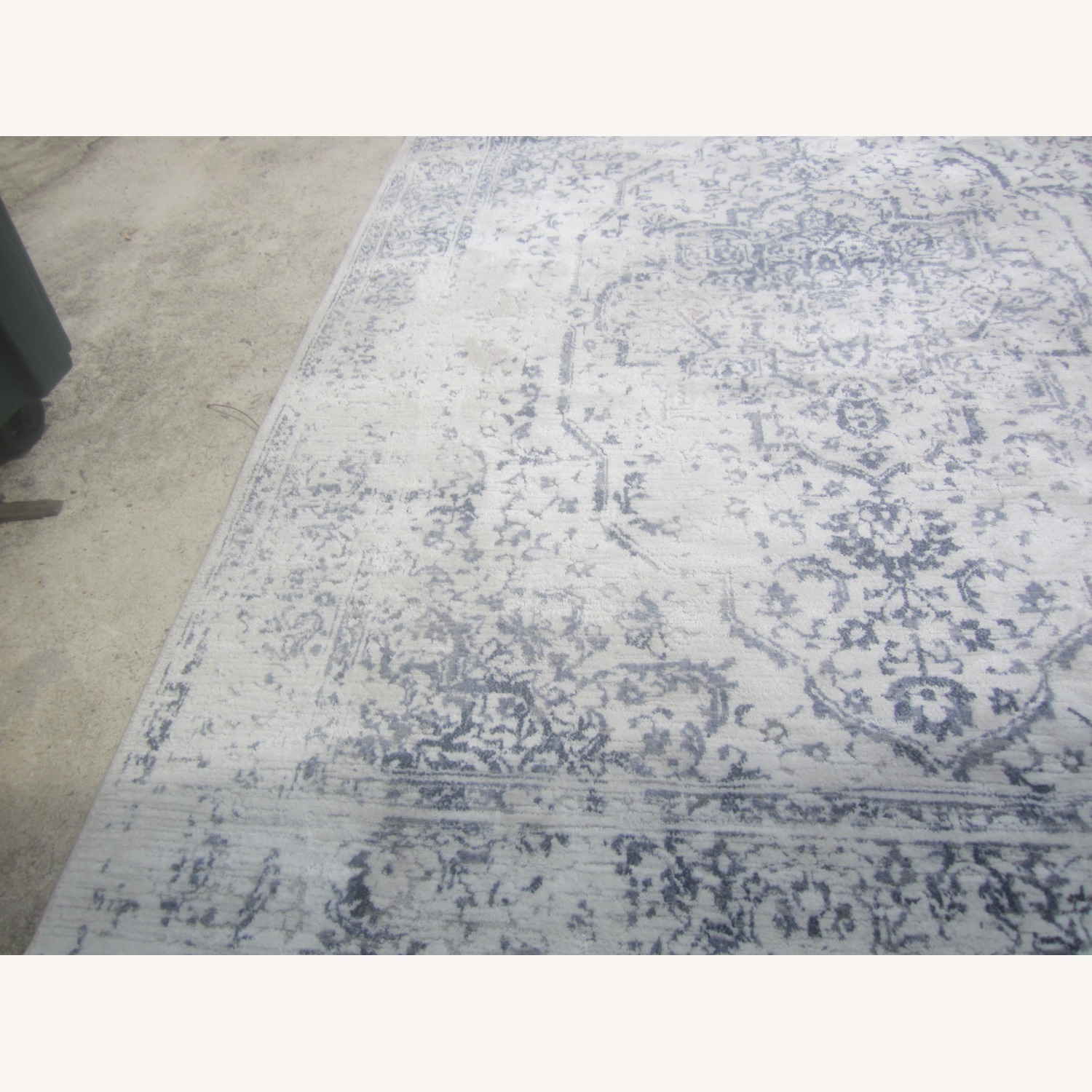Contemporary Rug 8' x 10' Distressed Style - image-1
