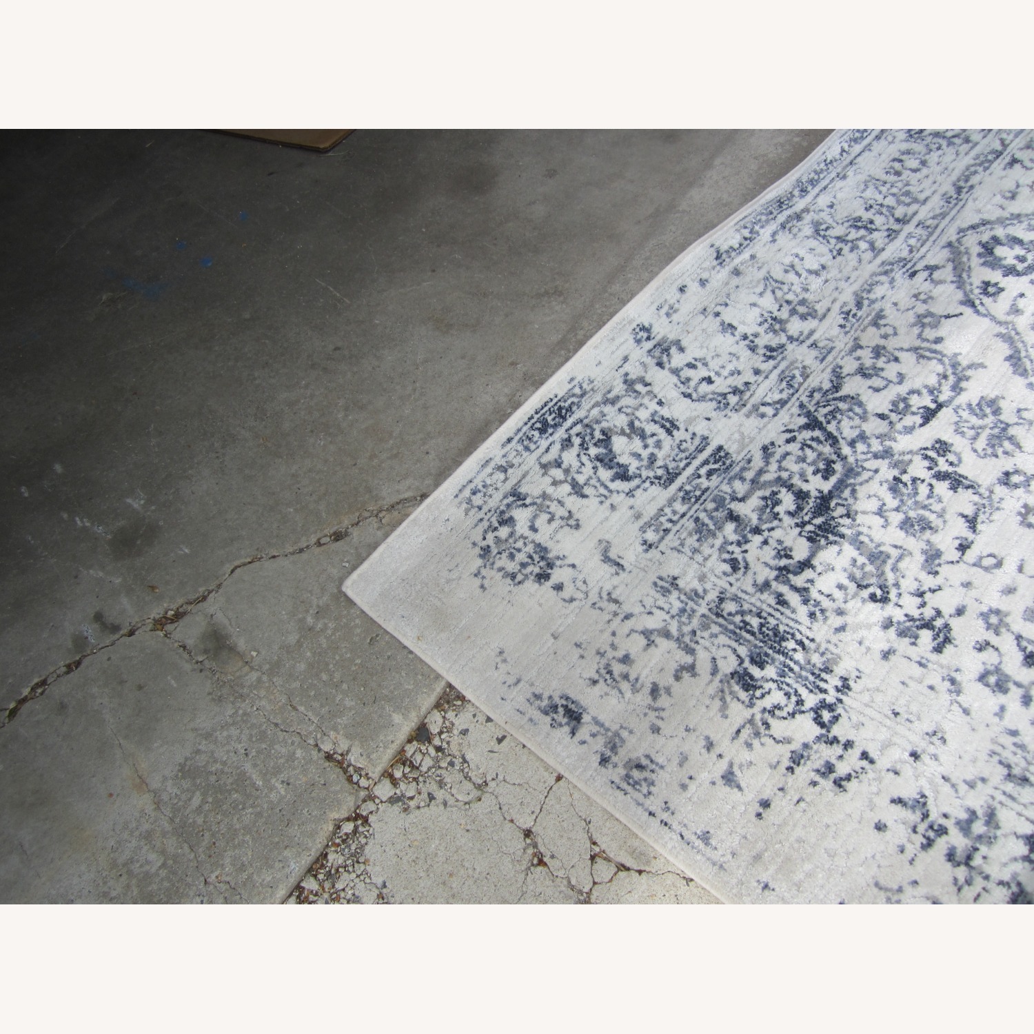 Contemporary Rug 8' x 10' Distressed Style - image-4