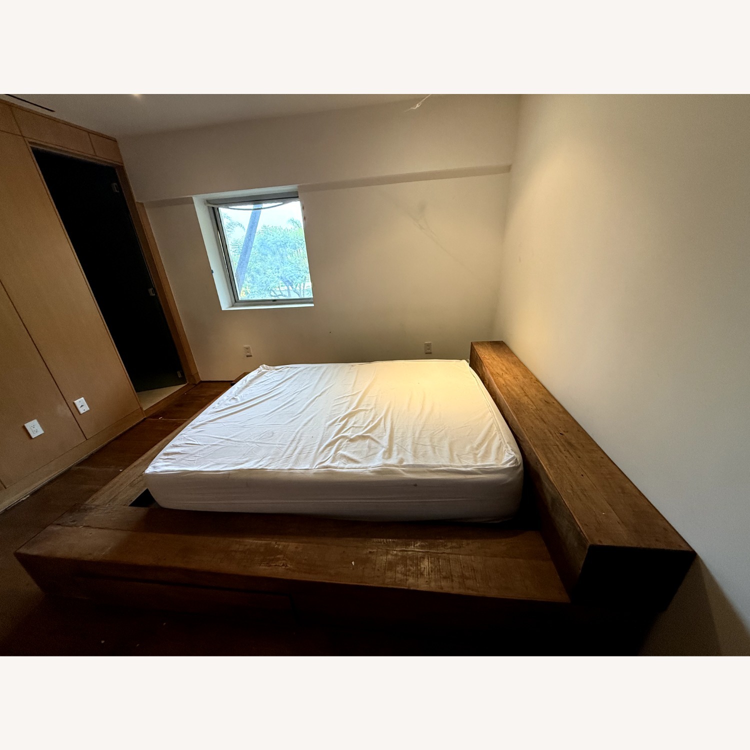 Environment Furniture Queen Bed - image-3