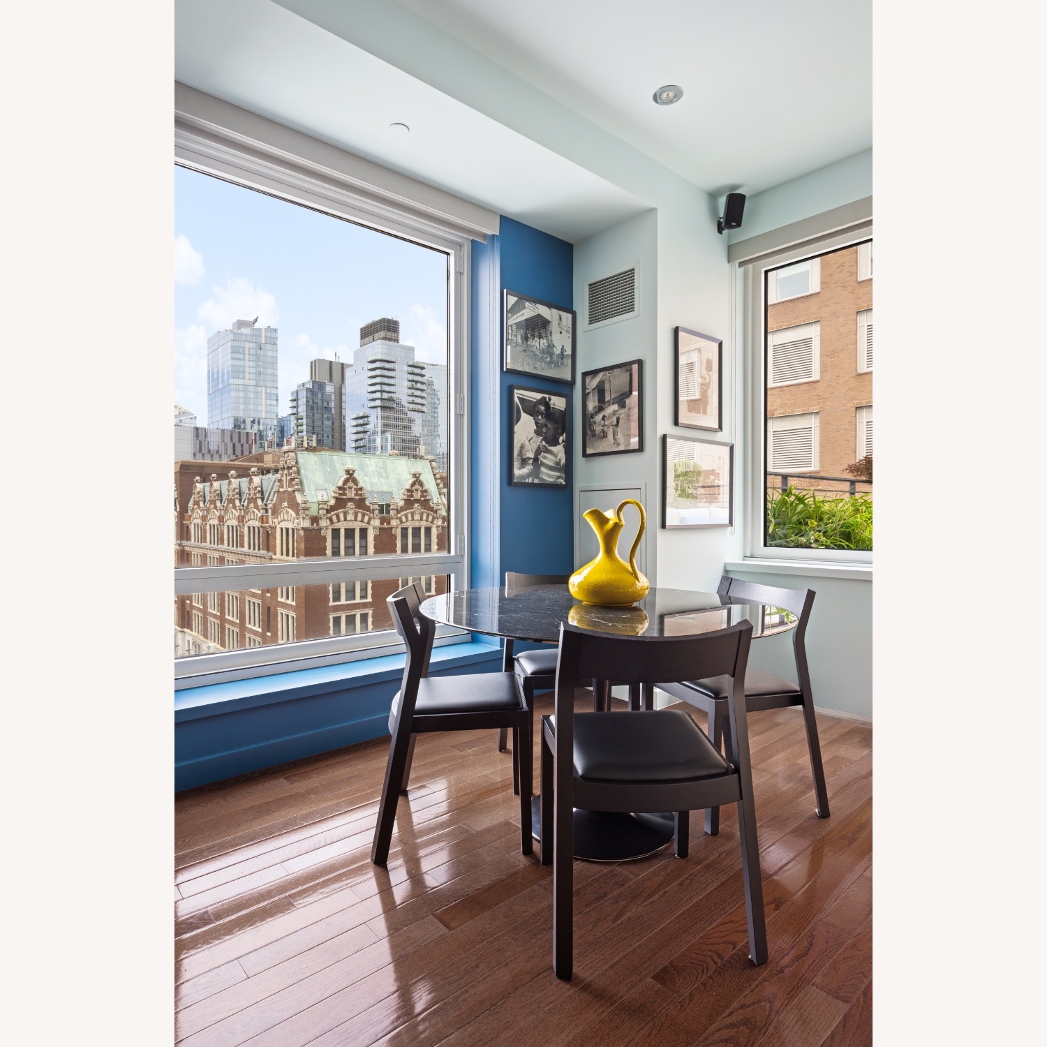 Knoll Saarinen Round Dining Table - image-7