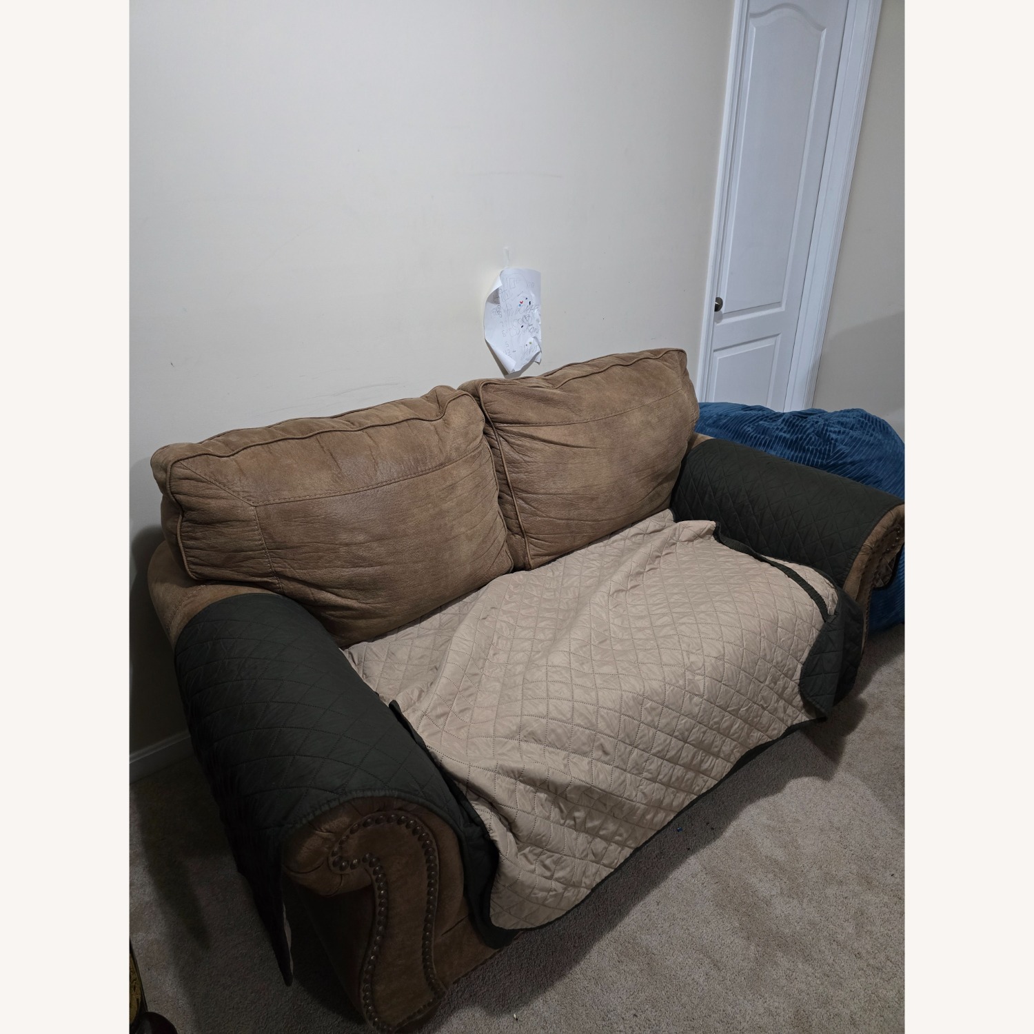 Larkinhurst Loveseat - image-2