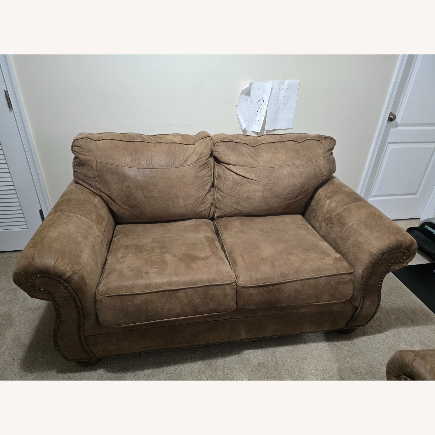 Larkinhurst Loveseat - image-1