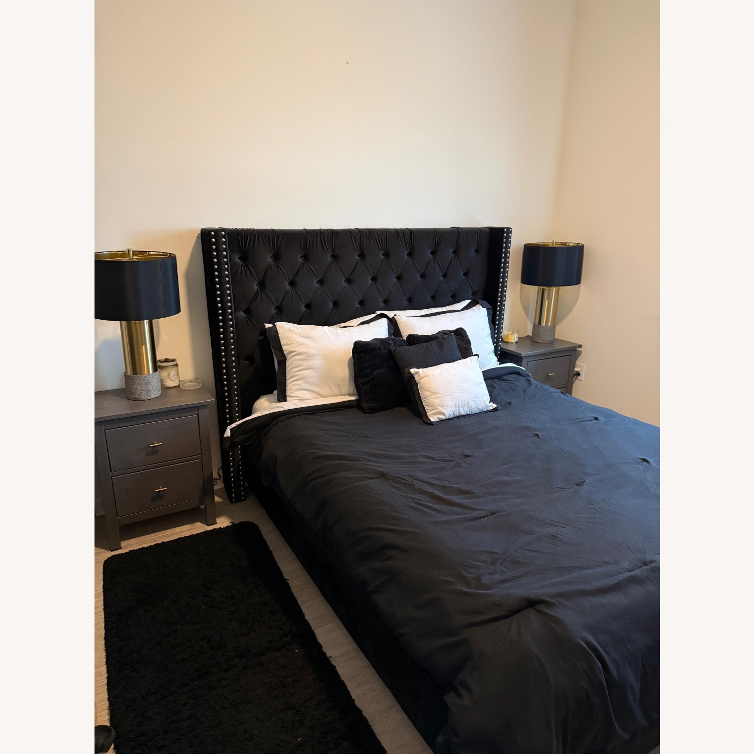 Joclynn Black Velvet Queen Bed - image-2