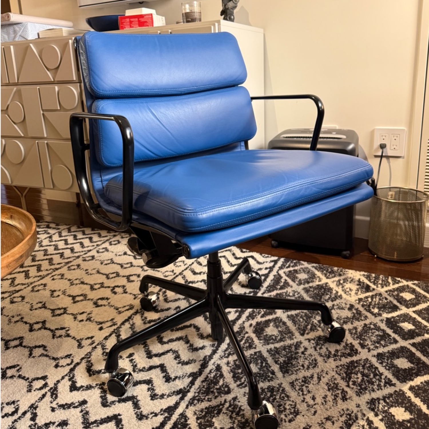 Eames Soft Pad Management Chair - image-2