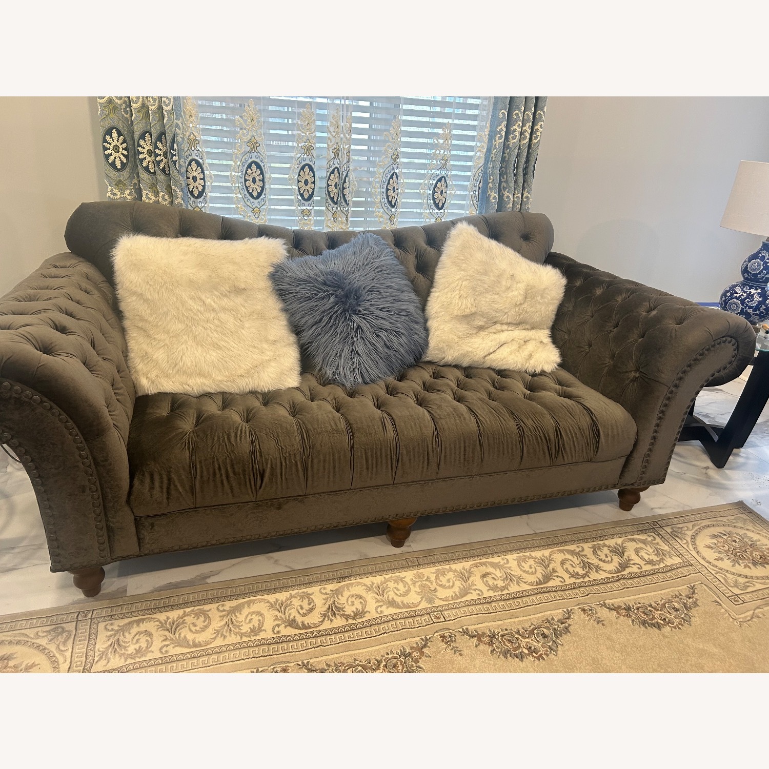 Raymour & Flanigan 3+ Seater Sofa - image-1