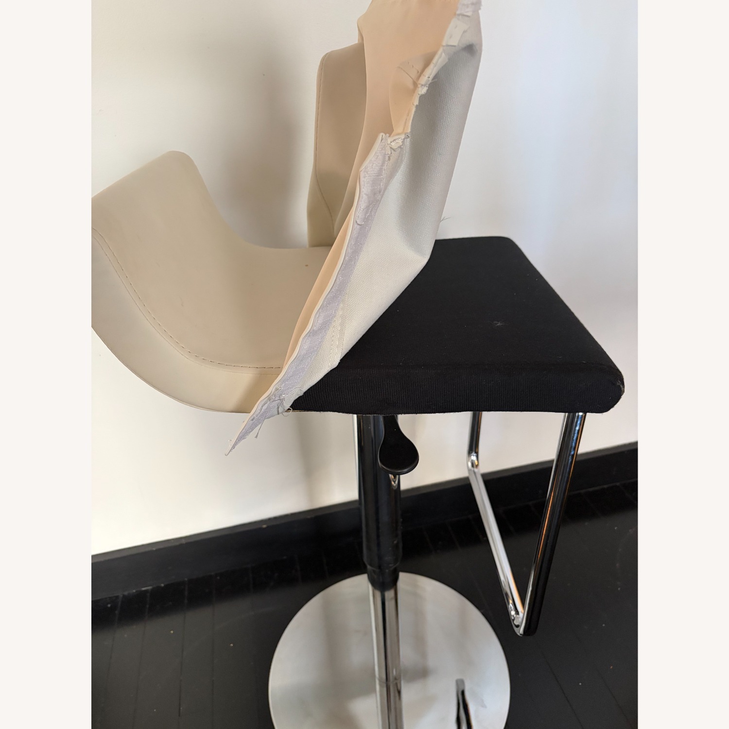 Adjustable Swivel Bar Stools Modern White - image-15