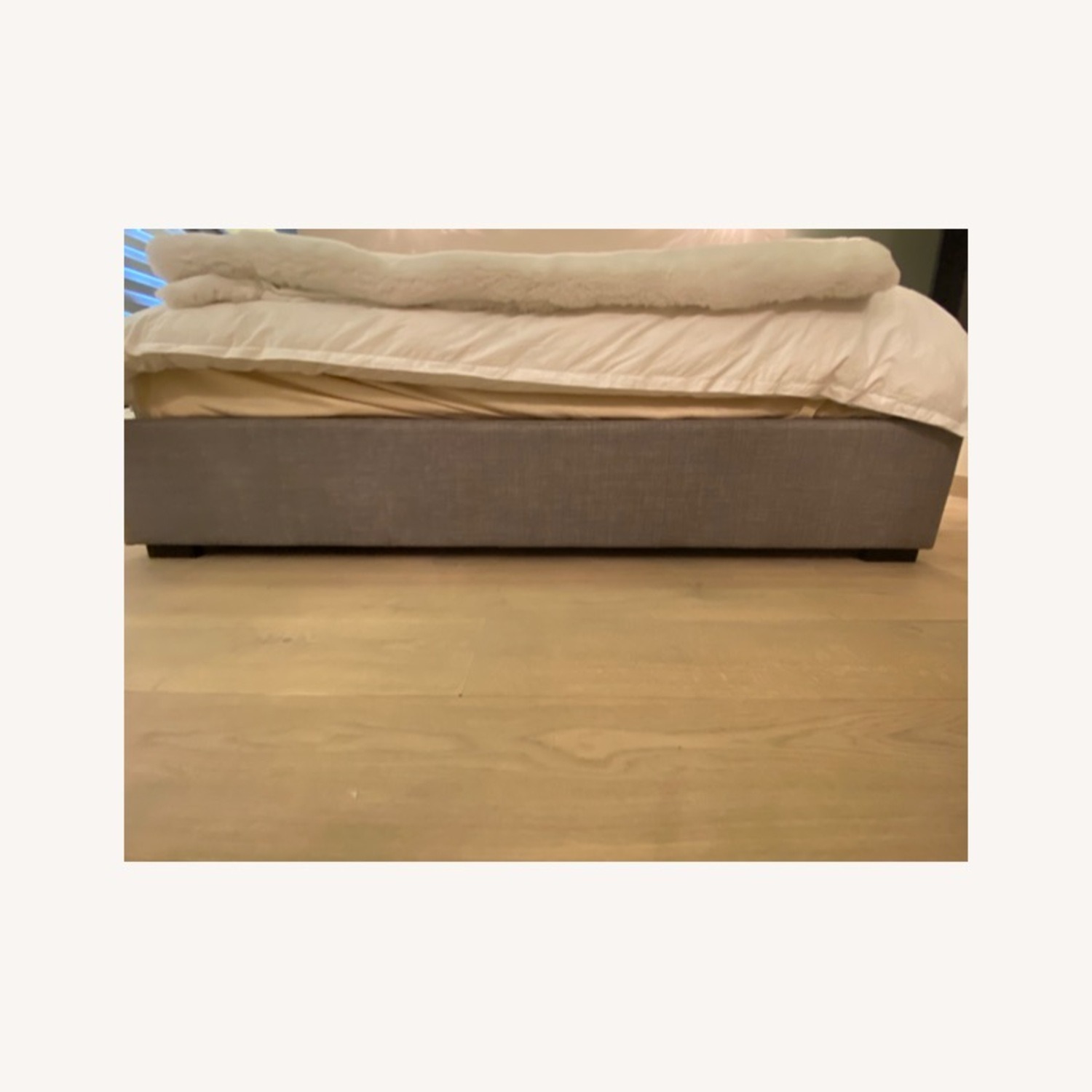 Modani Casa Dark Gray Fabric King Bed - image-3