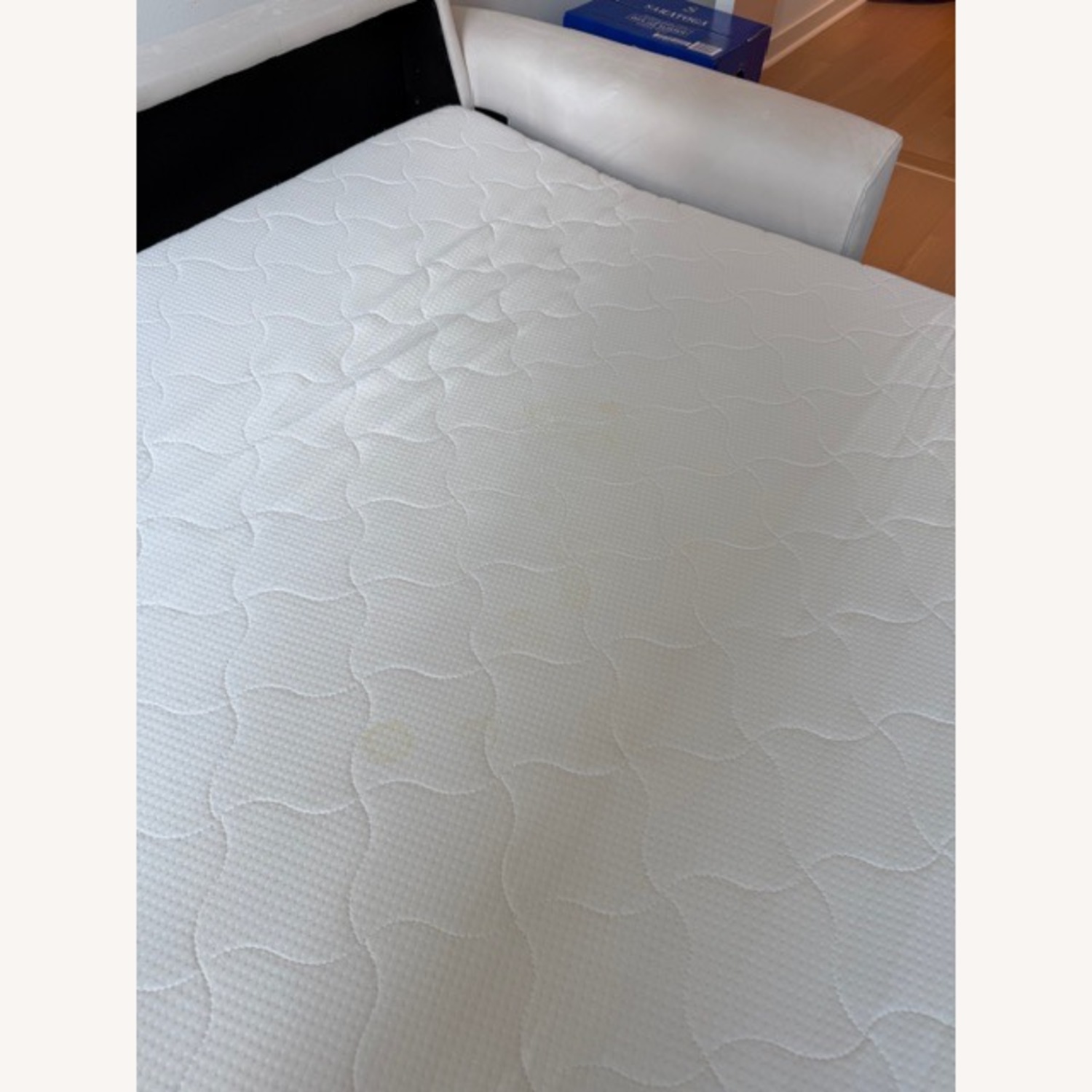 Azurine White Sleeper Sofa (Full) - image-9