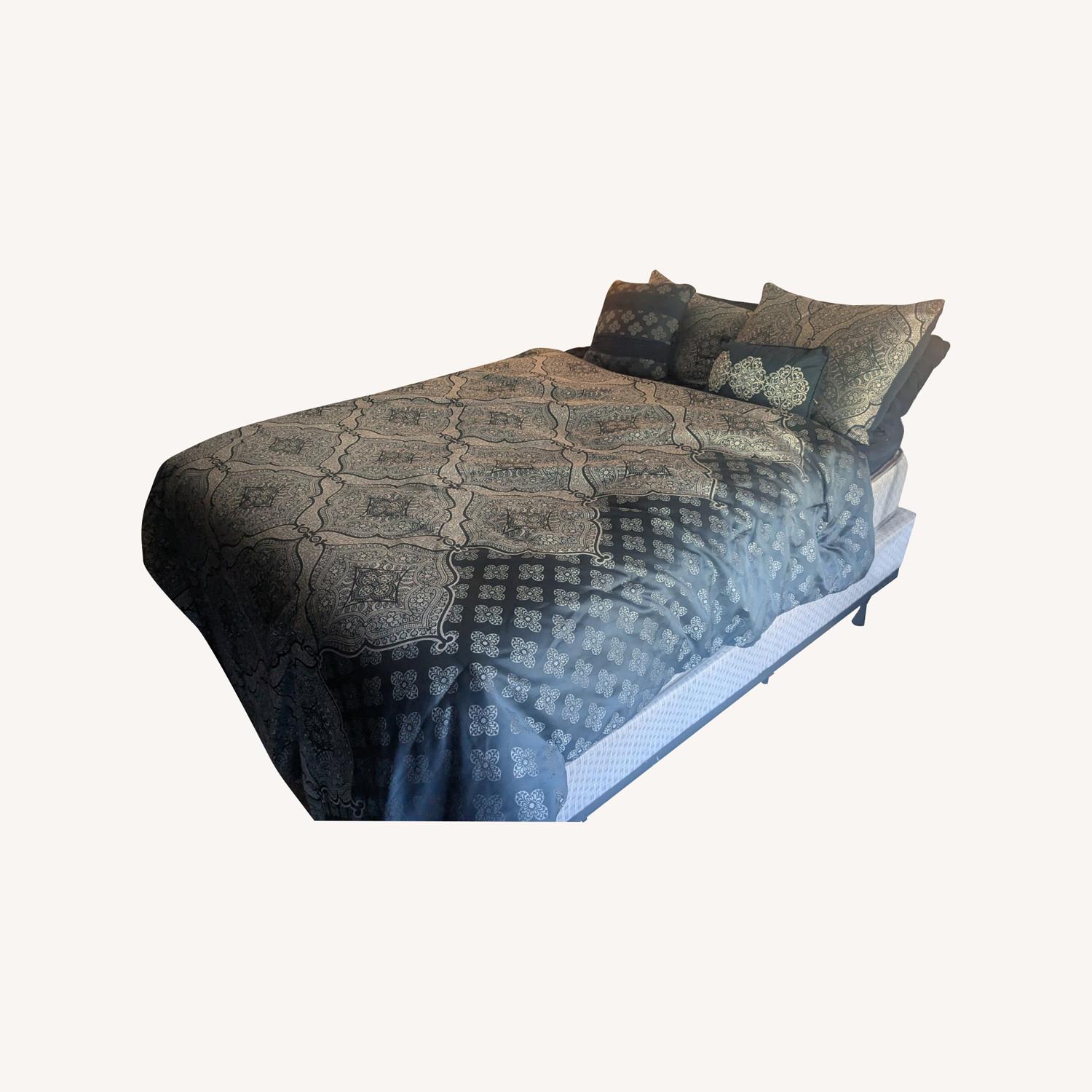 Sealey Furniture White Queen Bed - image-0