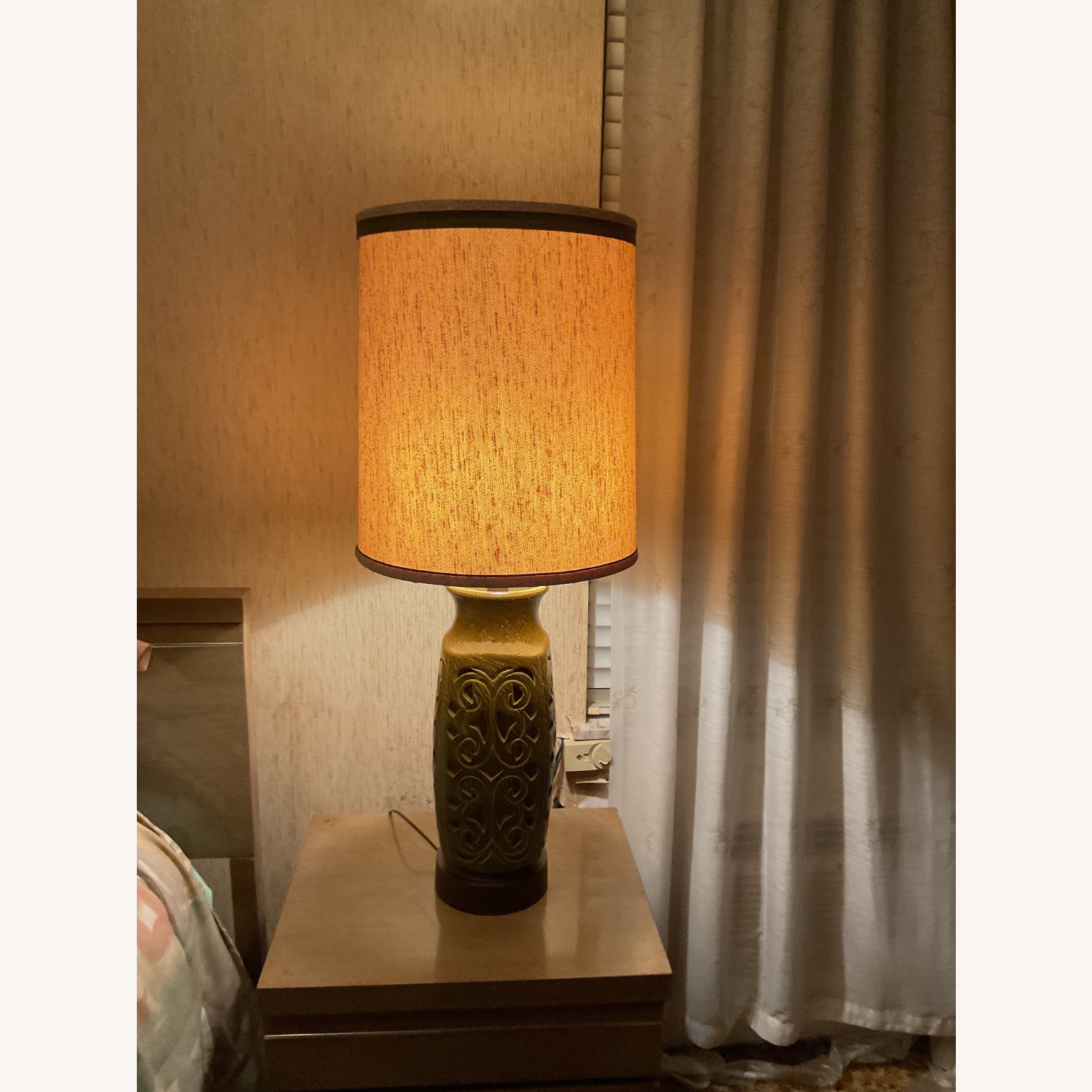 Mid-Century Modern Ceramic Table Lamp - image-4