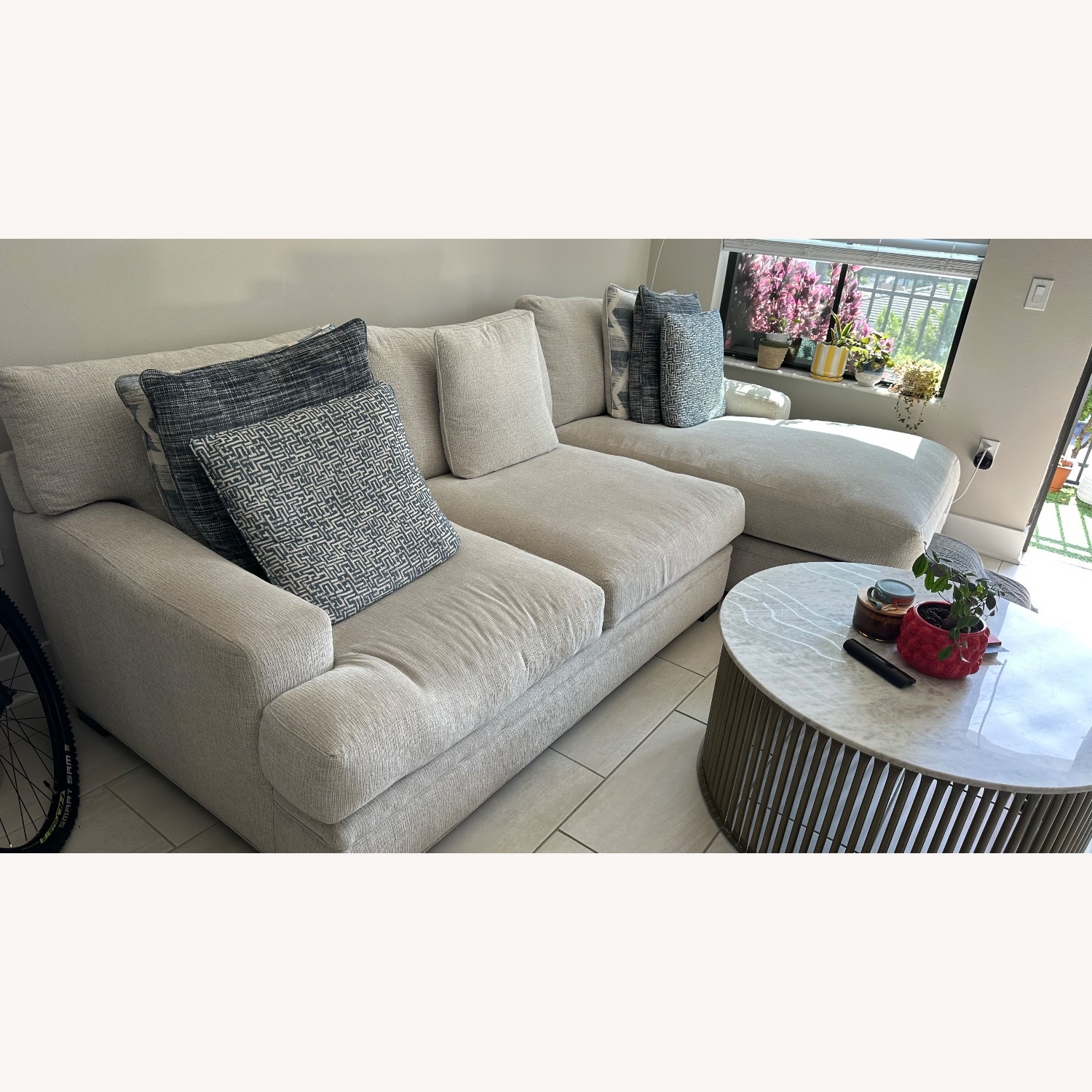 Rooms To Go White 2 Piece Sectional - image-4