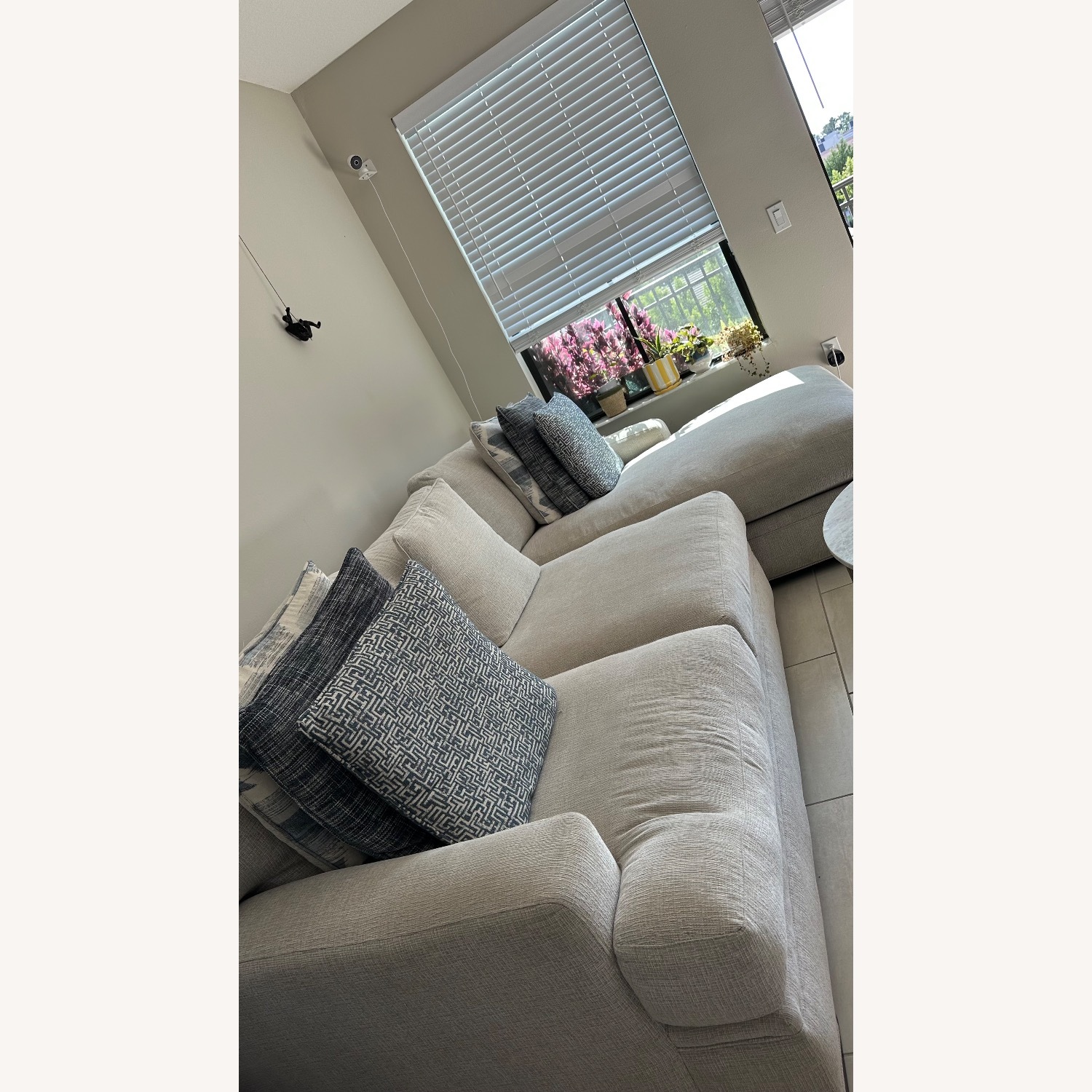 Rooms To Go White 2 Piece Sectional - image-2