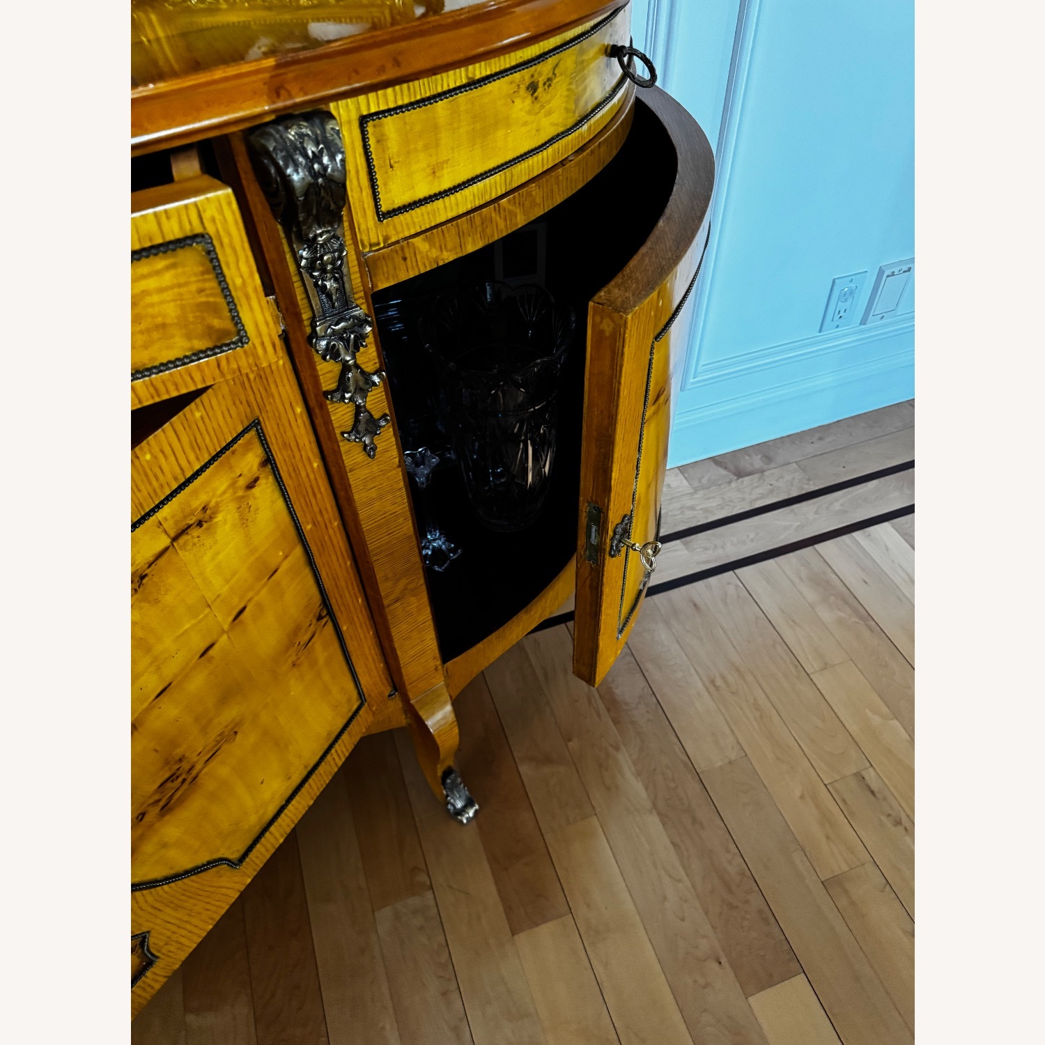 Vintage/Antique Sideboard - image-13