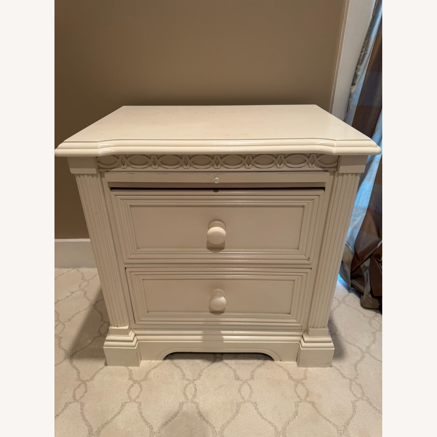 Lexington Furniture Ivory Wood Nightstand - image-8