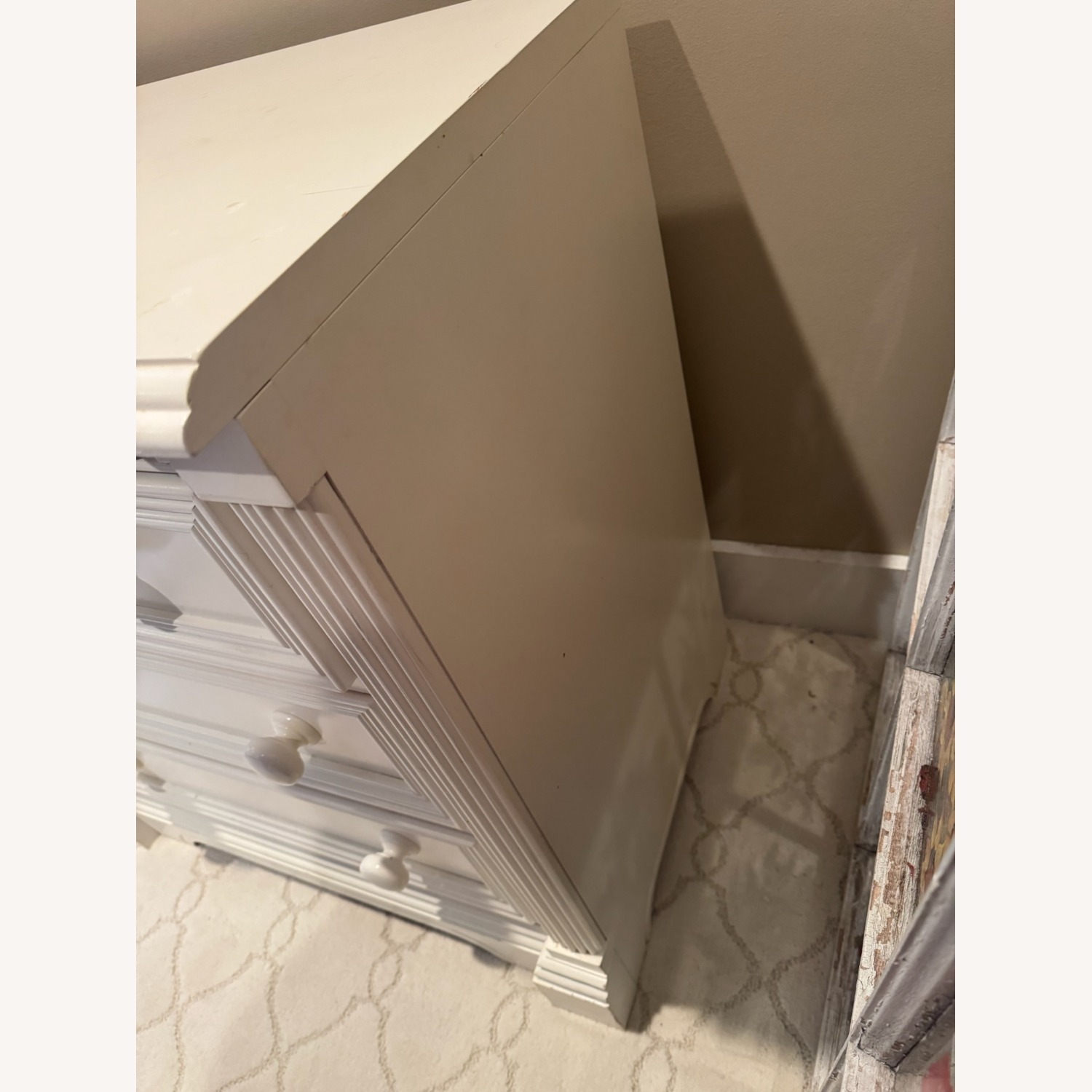 Lexington Furniture Ivory Wood Chest - image-5