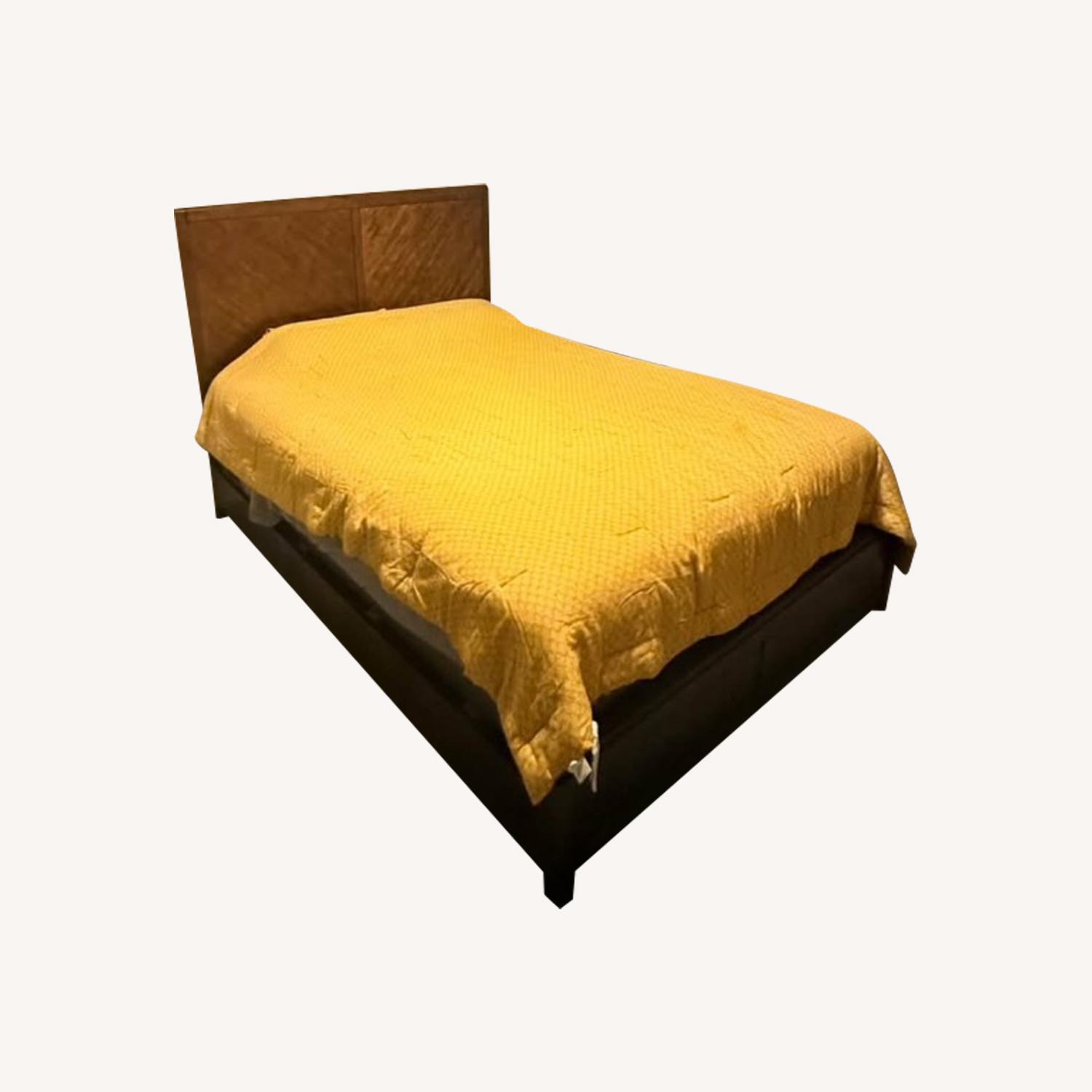 Queen Bed - image-0