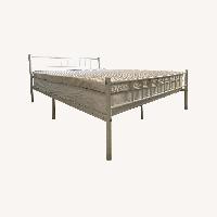 White Metal Queen Size Bed 