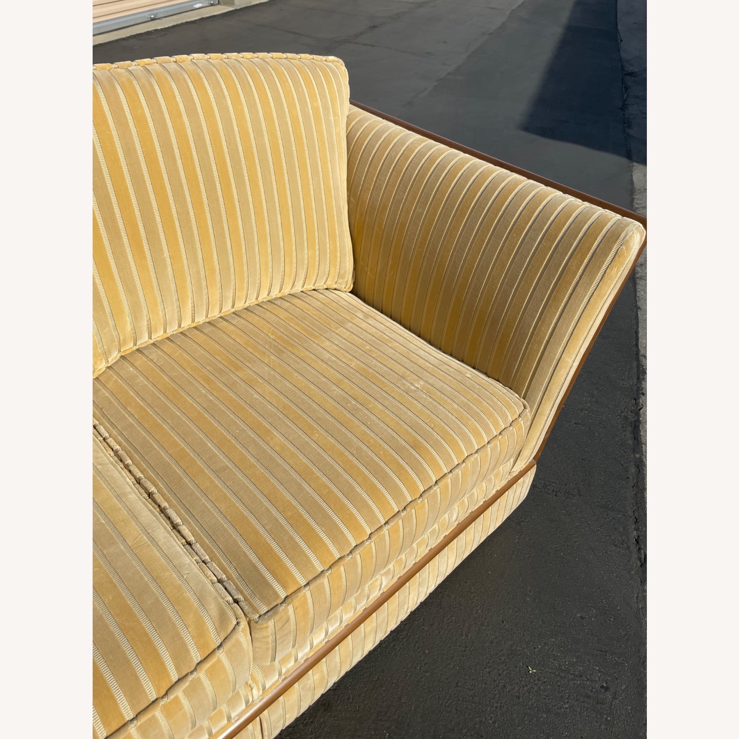 Broyhill Furniture Gold 3+ Seater Sofa - image-4