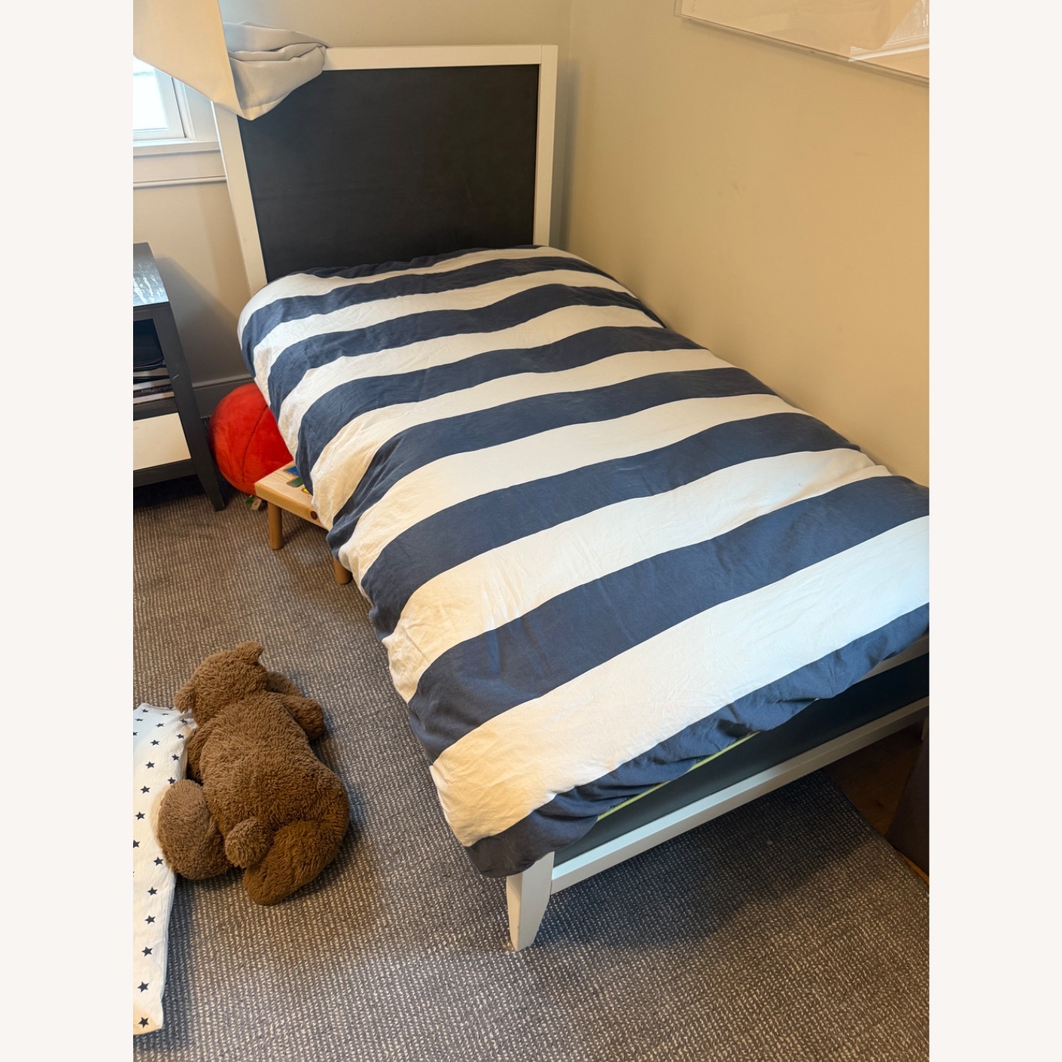 Newport Cottages Devon White Wood Twin Bed - image-2