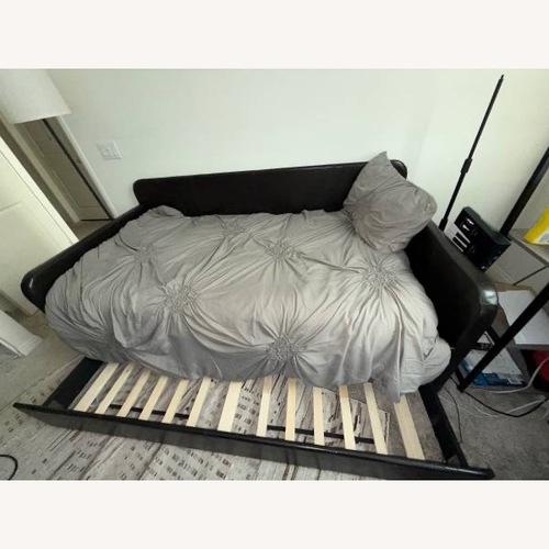 Used Contemporary Daybed W Trundle for sale on AptDeco