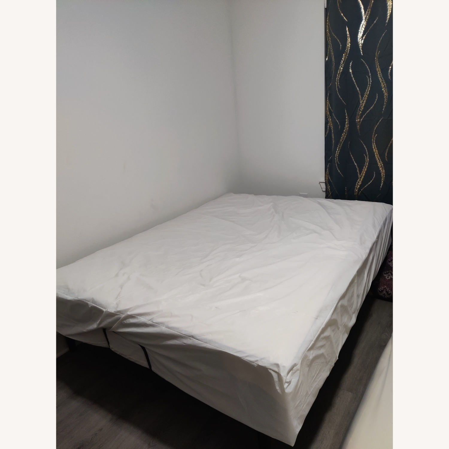 Beautyrest Silver White Queen Bed - image-5