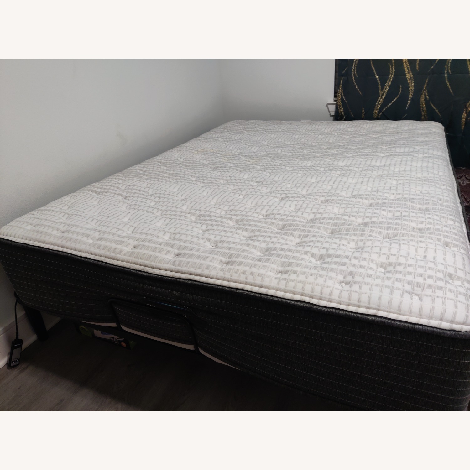 Beautyrest Silver White Queen Bed - image-2