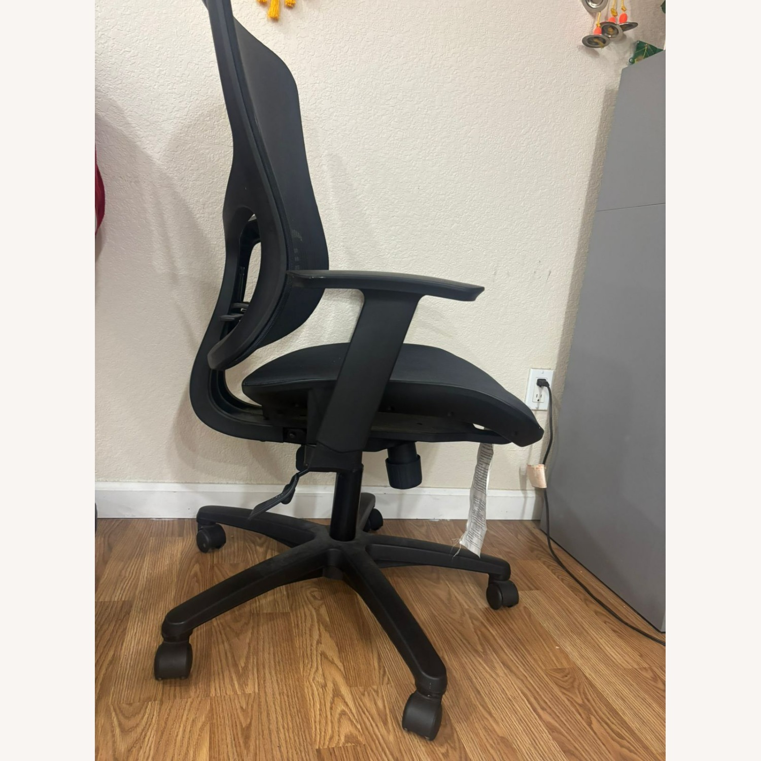 OFM Inc. Black Office Chair - image-3