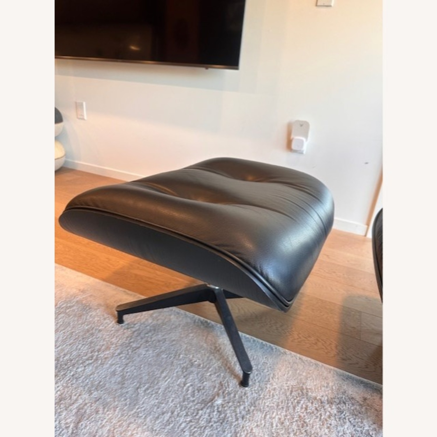 Eames Lounge and Ottoman Herman Miller - image-6