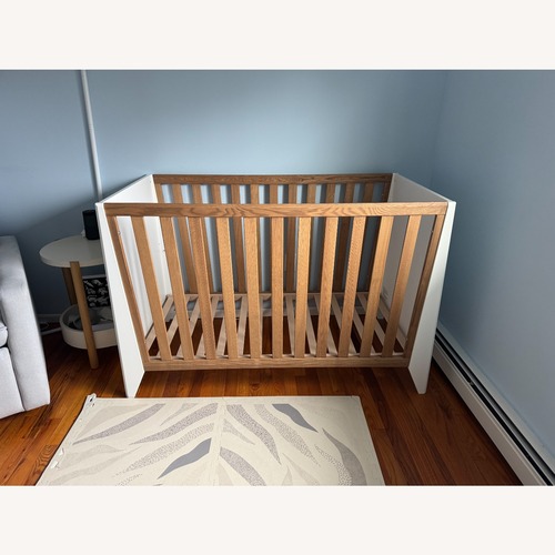 Used Natart Flexx White Wood Crib for sale on AptDeco